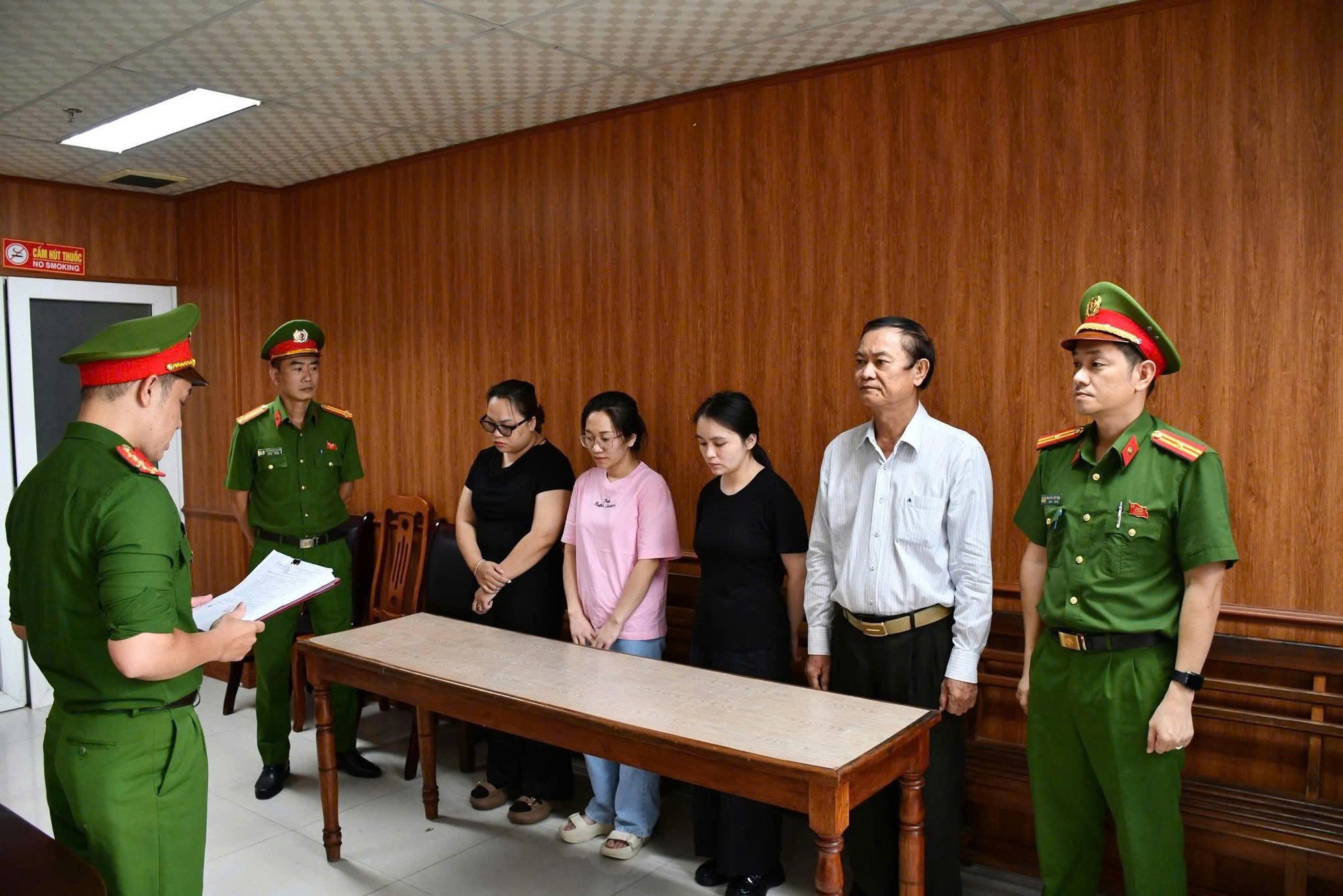 Truy nã đặc biệt nữ kế toán Nguyễn Thị Vân Anh, truy tìm 3 đối tượng- Ảnh 3.