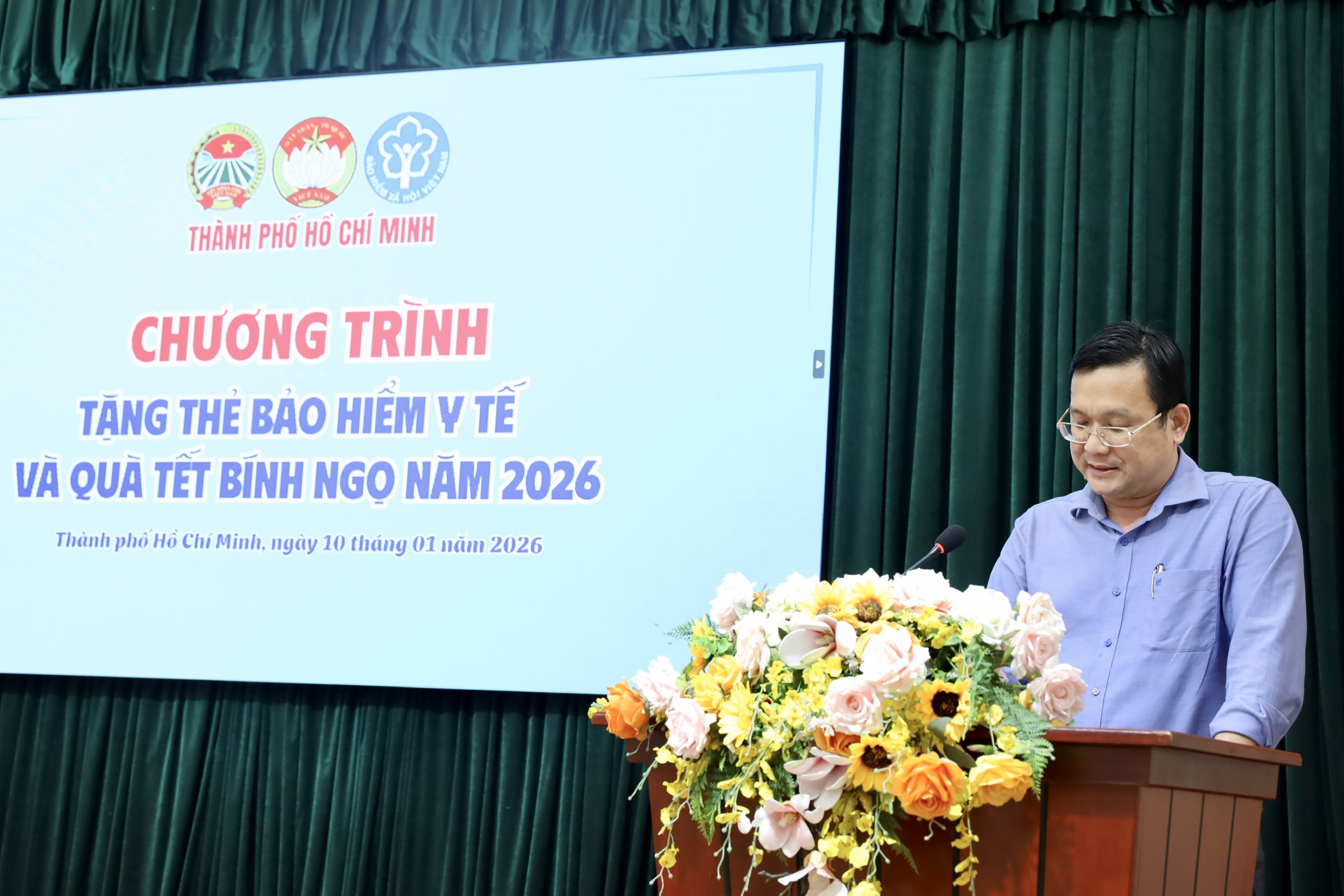 TPHCM trao thẻ BHYT, tặng quà Tết cho người dân khó khăn ở xã Tân Vĩnh Lộc 8 TPHCM trao thẻ BHYT, tặng quà Tết cho người dân khó khăn xã Tân Vĩnh Lộc - Ảnh 11.