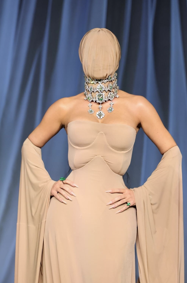 Jennie mặc thiết kế từng đẩy Kim Kardashian vào bão tranh cãi: Jennie win chặt!- Ảnh 6.