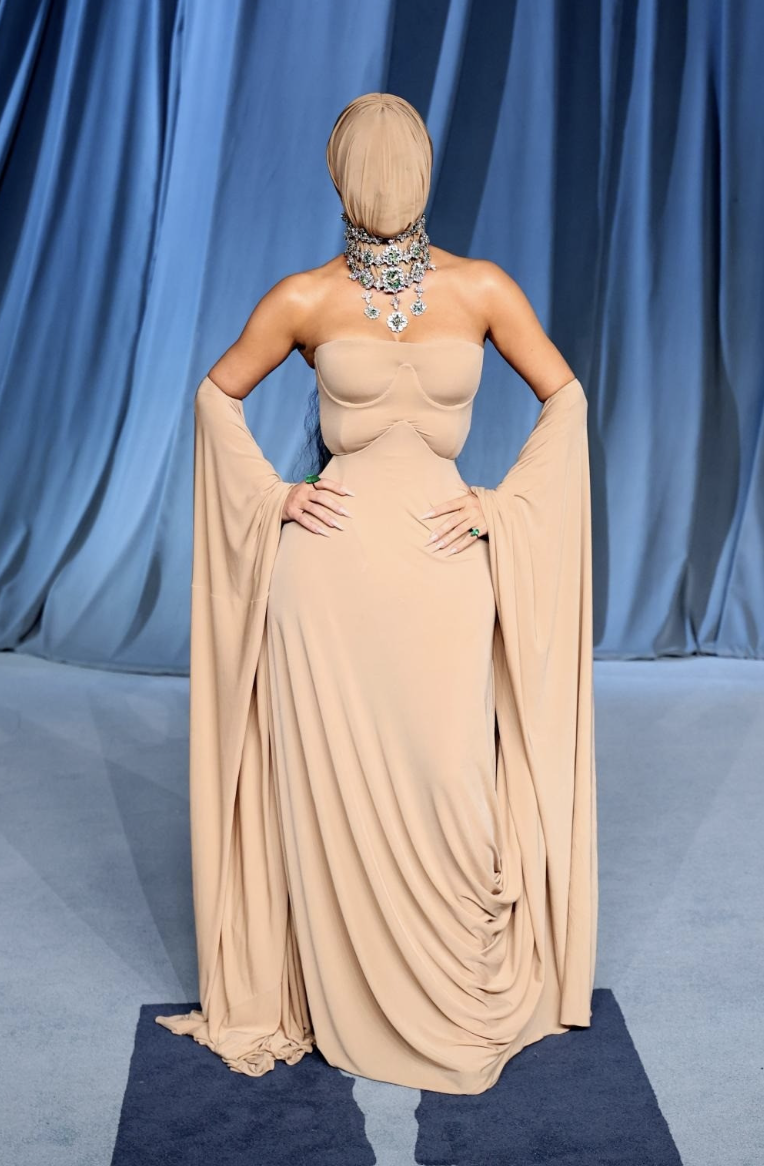 Jennie mặc thiết kế từng đẩy Kim Kardashian vào bão tranh cãi: Jennie win chặt!- Ảnh 8.