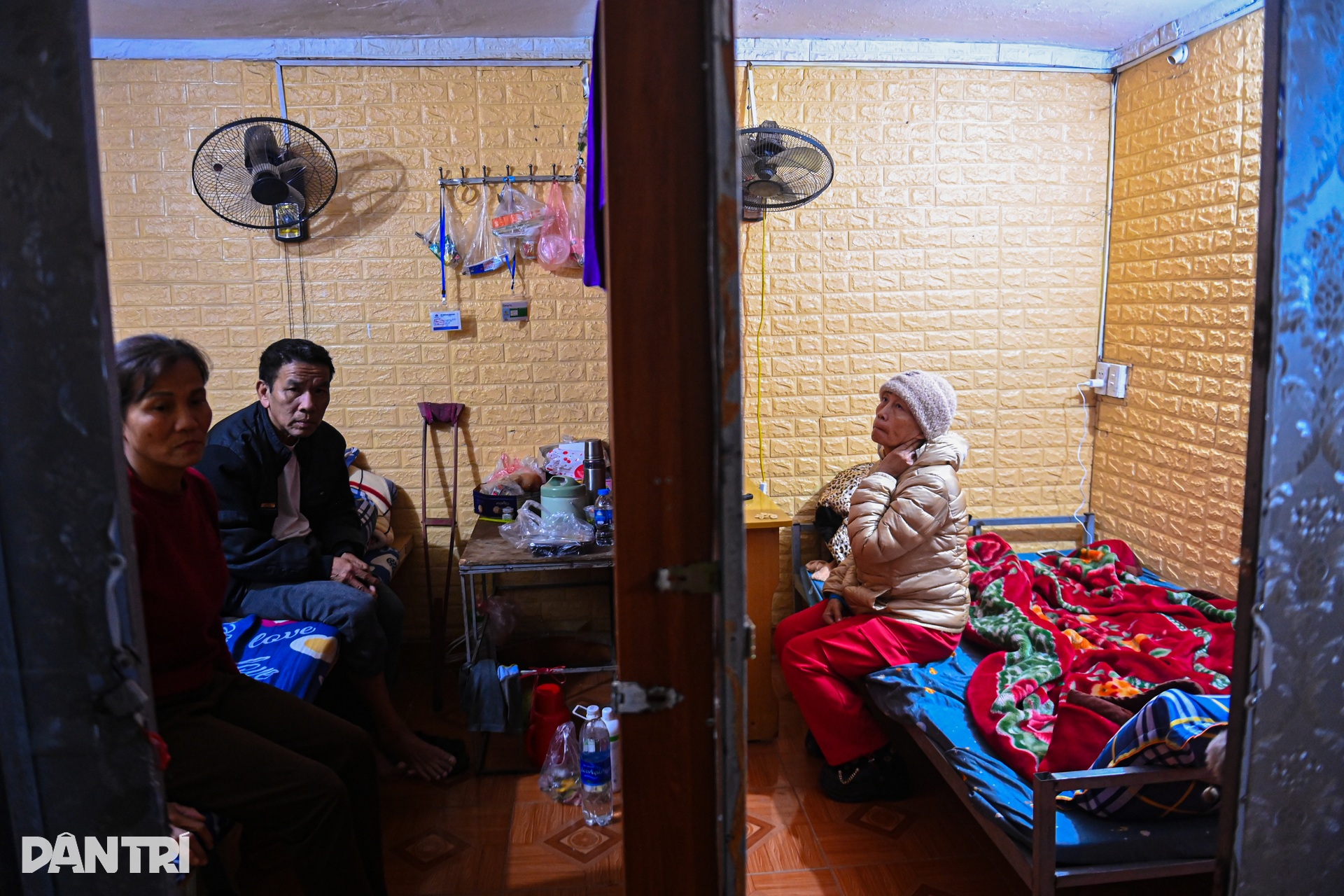 Những chuyến xạ trị lúc nửa đêm oằn mình trong giá rét của xóm ung thư - 14