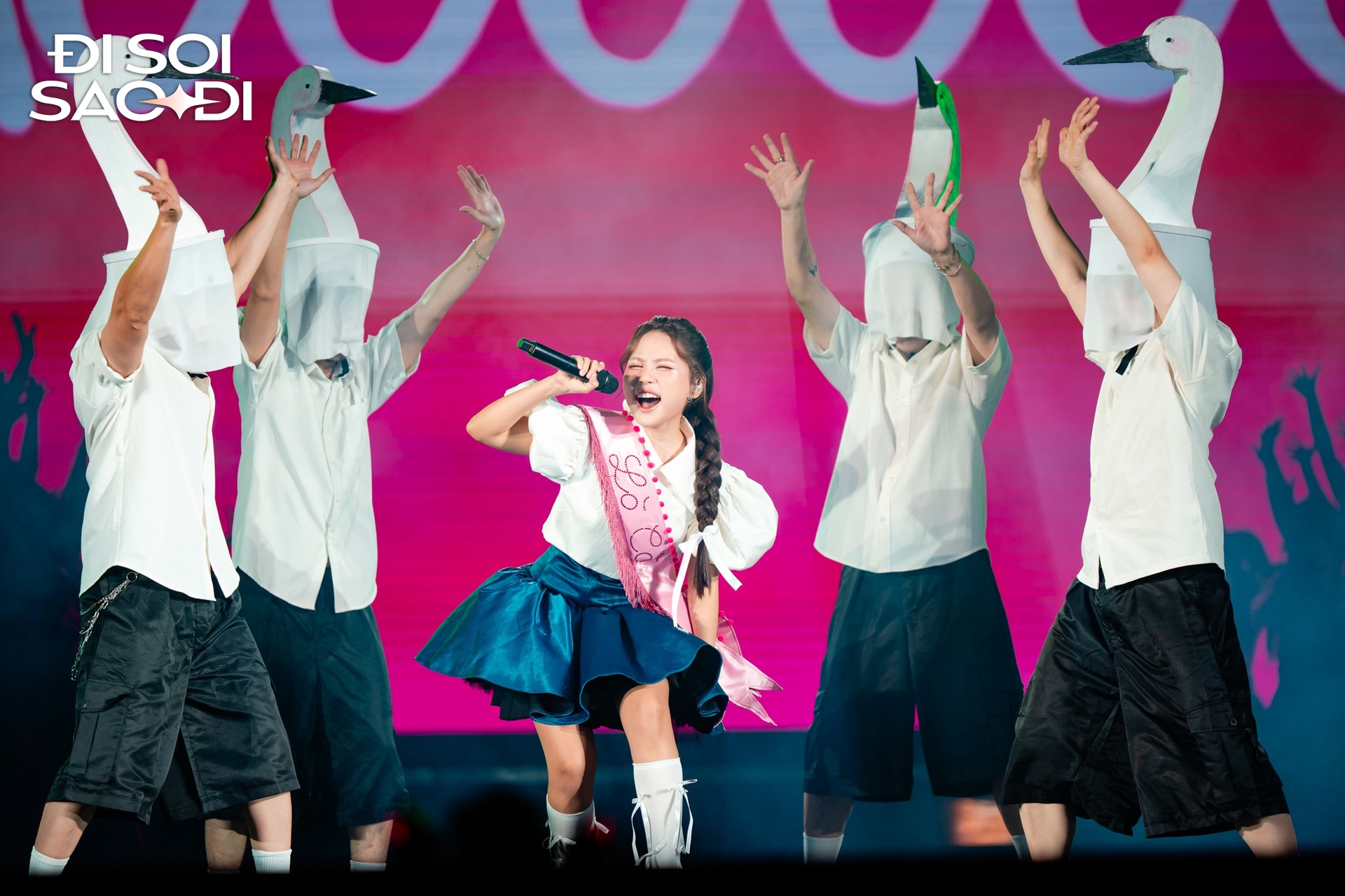 Chơi lớn như Phương Mỹ Chi: Fanmeeting 0 đồng mời cả sao Cbiz, mang sân khấu Sing! Asia đến chiều fan- Ảnh 2.