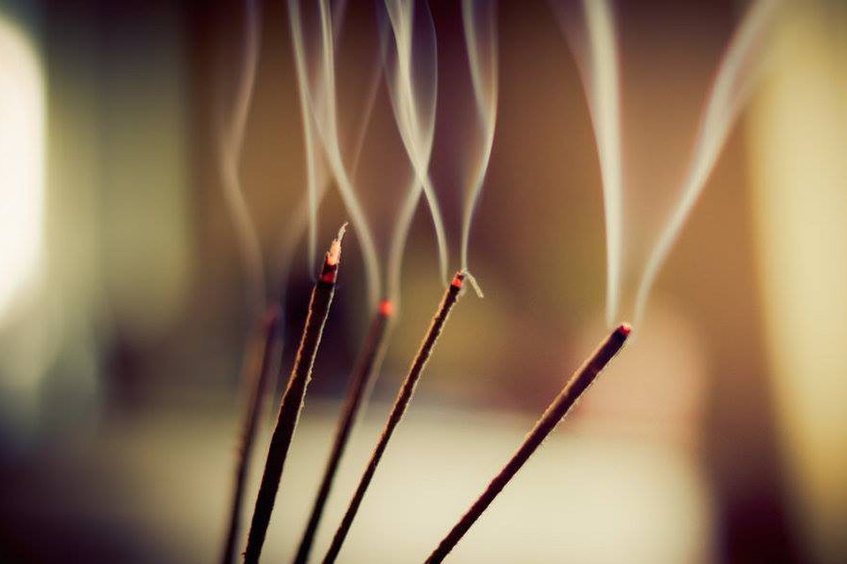 3 khung giờ tốt nhất để thắp hương- Ảnh 2. 3 khung giờ tốt nhất để thắp hương- Ảnh 2.