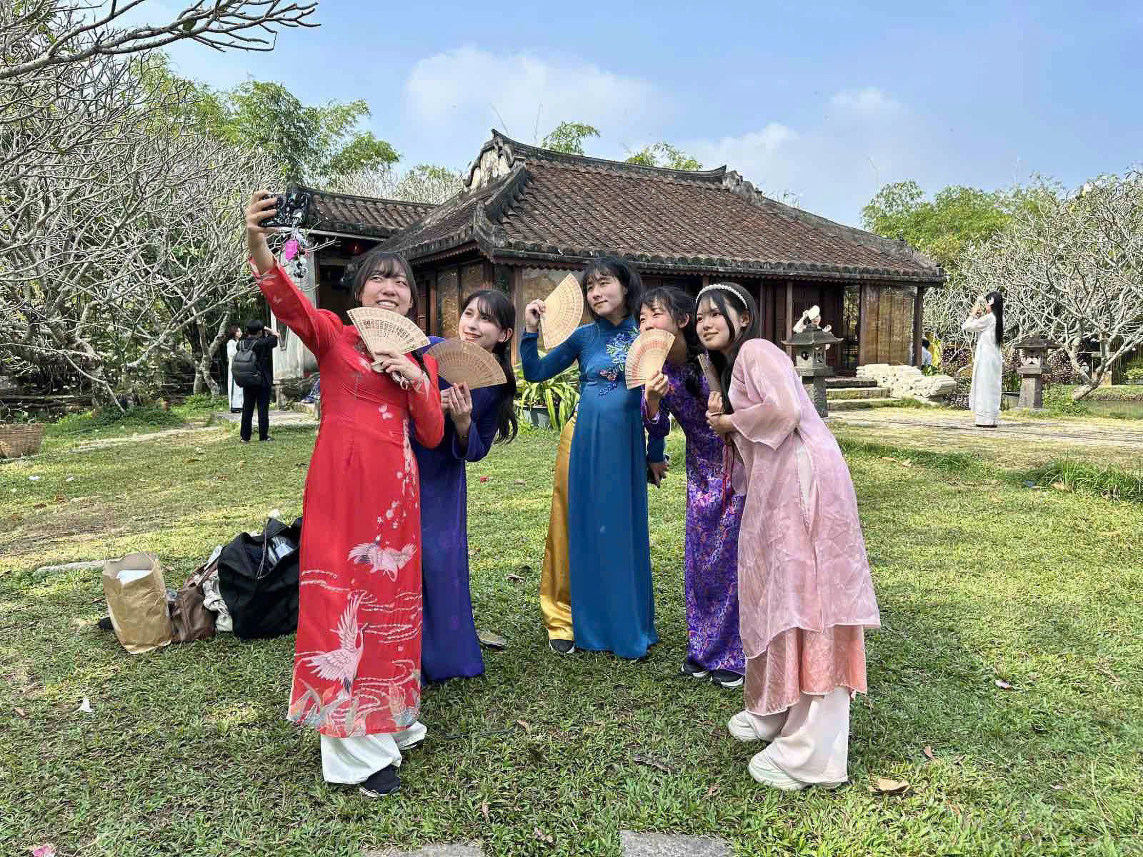 Di sản sống trong dòng chảy văn hóa- Ảnh 2. Di sản sống trong dòng chảy văn hóa- Ảnh 2.