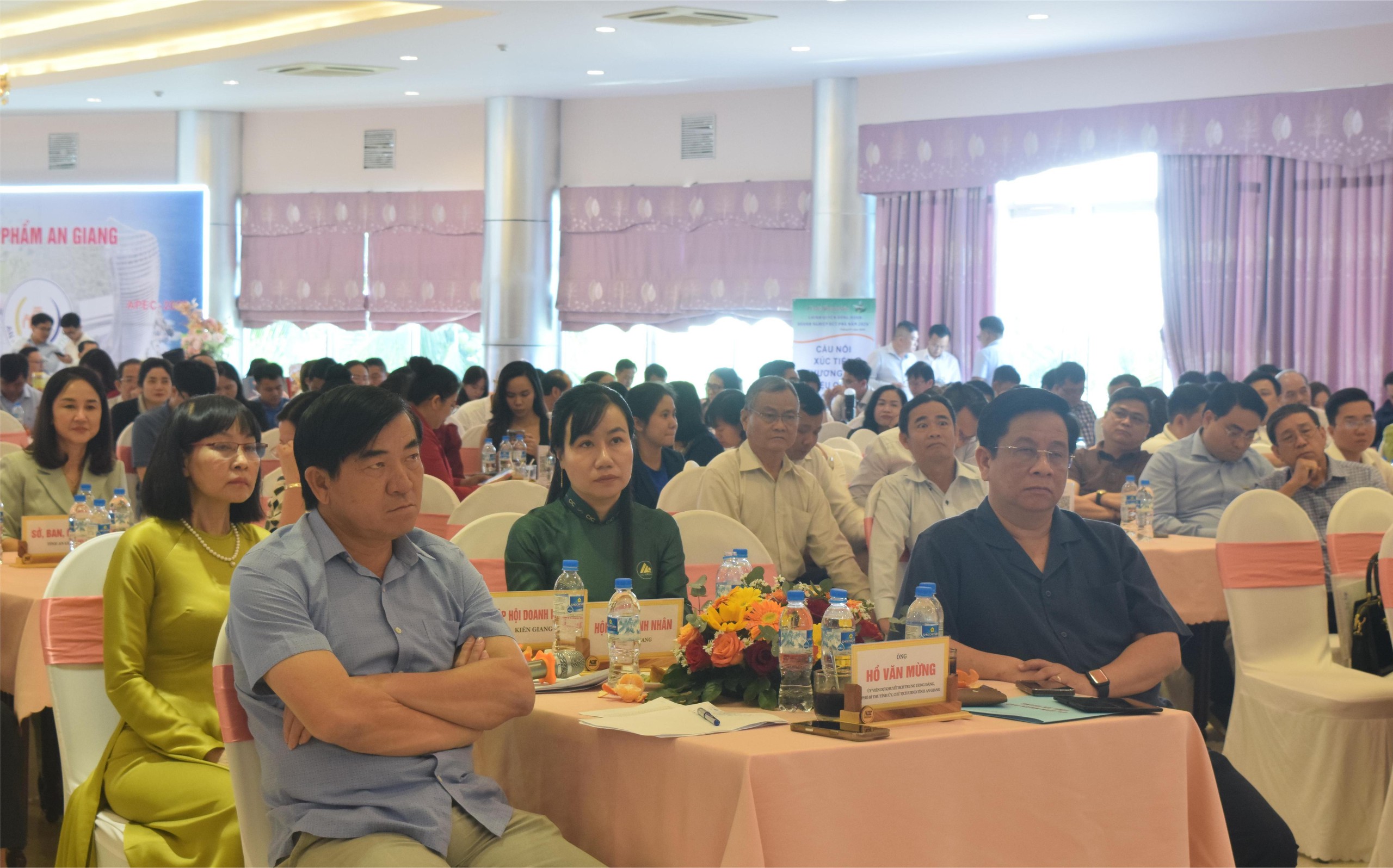 Chủ tịch tỉnh An Giang: Doanh nghiệp bị 'hành' thì phản ánh trực tiếp cho Chủ tịch- Ảnh 2.