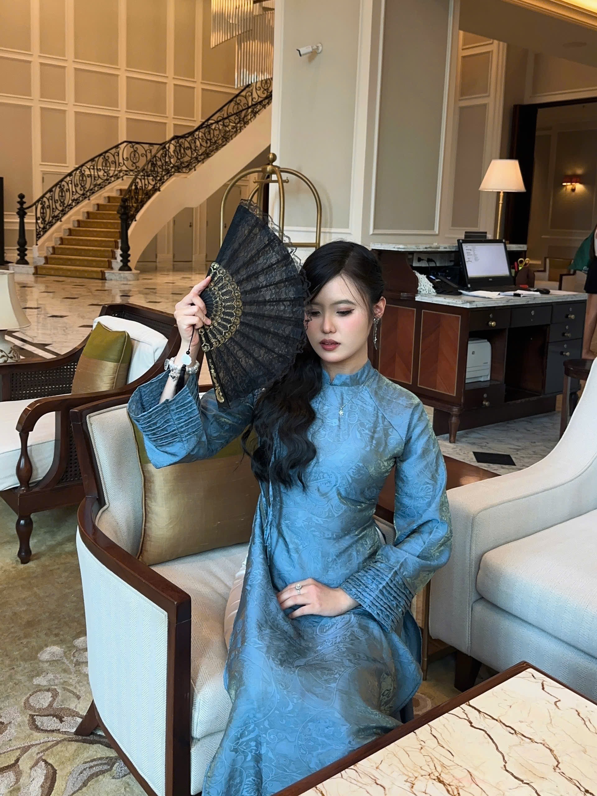 Giới trẻ bắt trend chụp hình với áo dài tại các địa điểm cực 