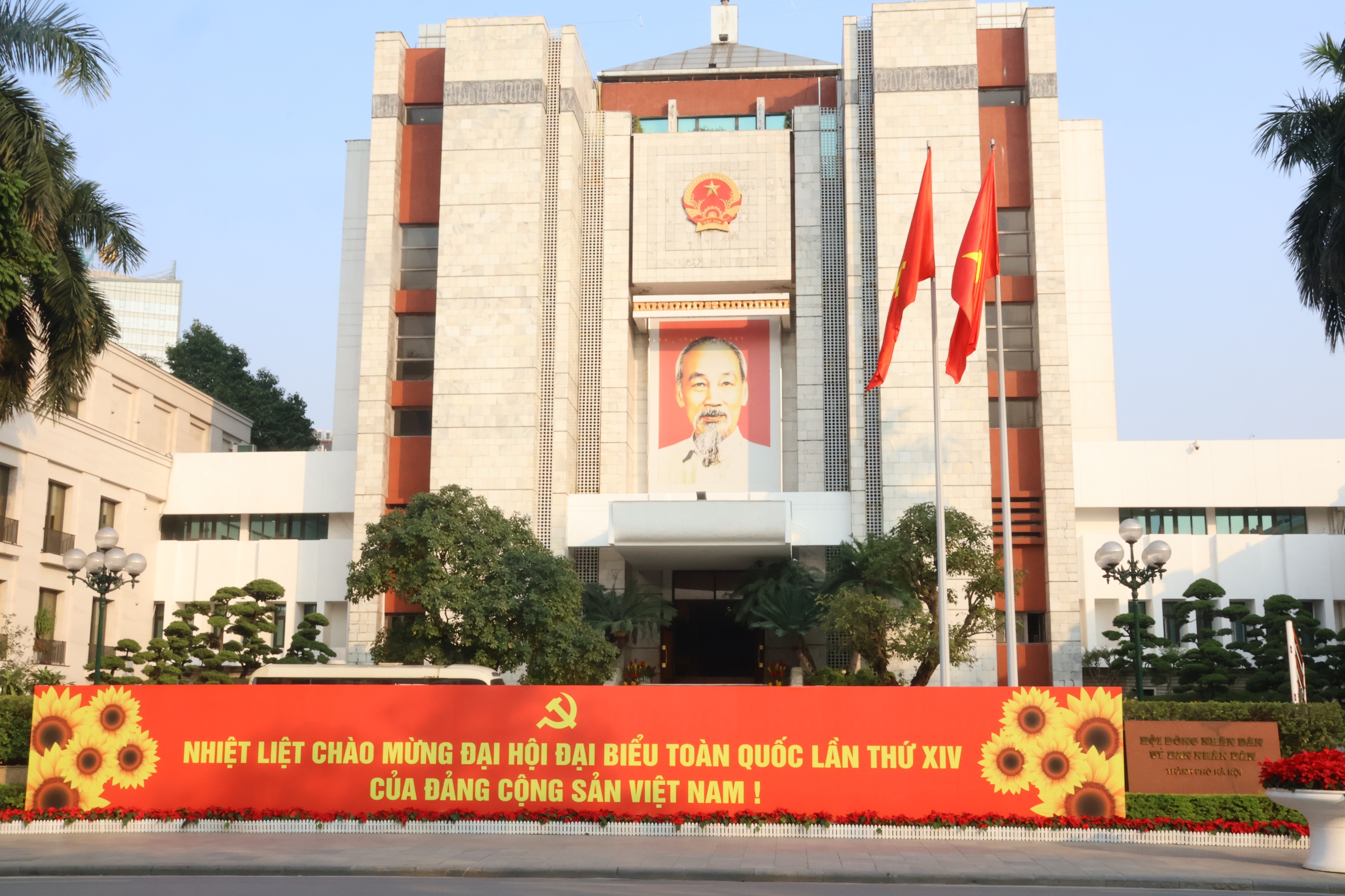 VIDEO: Hà Nội rực rỡ cờ, hoa chào mừng Đại hội XIV của Đảng - Ảnh 17.