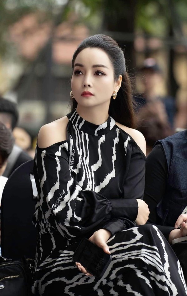 Mai Thu Huyền cho biết, cô không ăn kiêng khi giữ dáng. Việc ăn uống đủ chất để cung cấp cho cơ thể đầy đủ dinh dưỡng cũng quan trọng không kém việc chăm sóc da. Cô không ủng hộ việc ăn kiêng khắt khe để có vóc dáng thon thả. Thay vào đó, nữ diễn viên chọn cách ăn uống đầy đủ và làm việc nhiều để không tăng cân. Cô không ăn đồ béo, nhiều dầu mỡ nhưng luôn luôn ăn đủ chất.