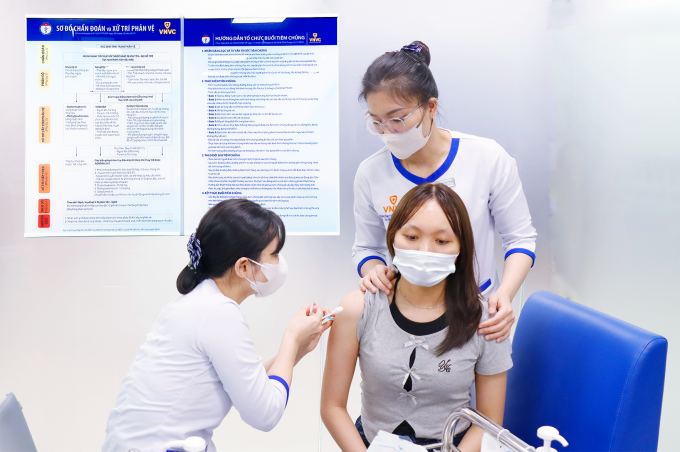Người trẻ tiêm vaccine Gardasil 9 tại Hệ thống Tiêm chủng VNVC. Ảnh: Bình An