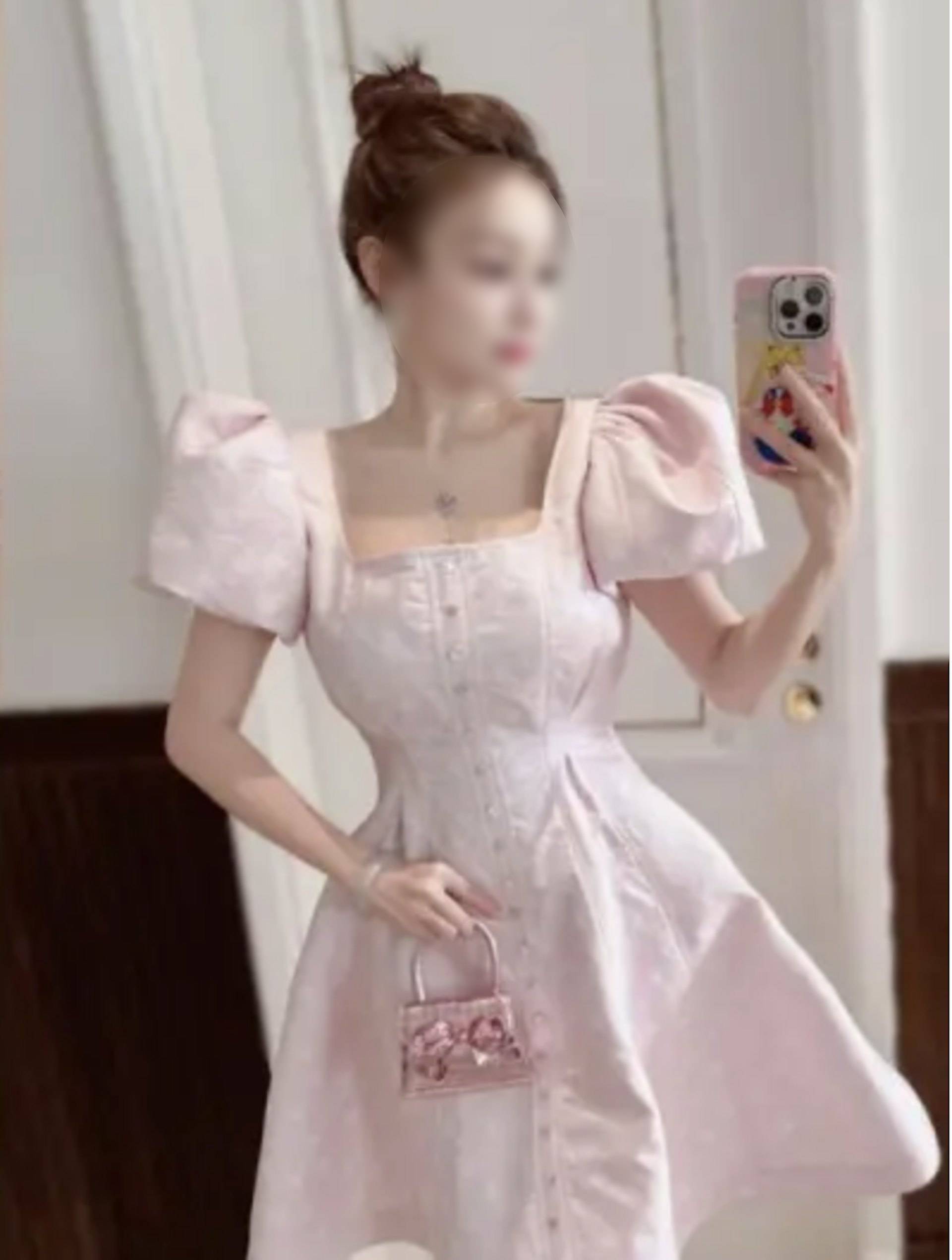 Cuộc sống không tưởng của “Tiên nữ TikTok” nghi vợ trùm lừa đảo Trần Chí: Biệt thự nuôi cá mập, 6 phi cơ riêng, piano bằng vàng ròng- Ảnh 3.