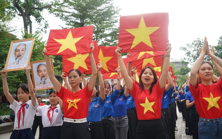 Nhân lên bông hoa con ngoan, trò giỏi - Ảnh 3.