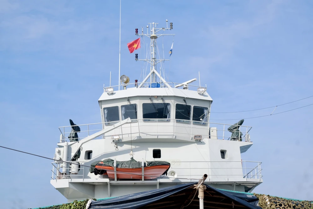 tàu 528 vùng 5 hải quân 11.jpg