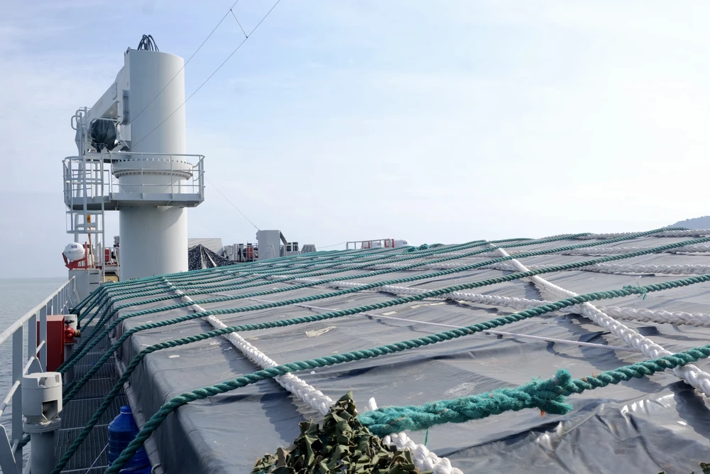 tàu 528 vùng 5 hải quân 16.jpg