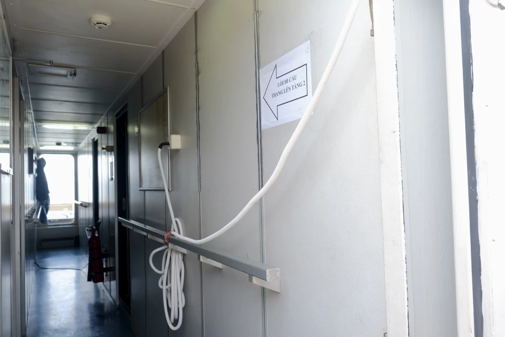 tàu 528 vùng 5 hải quân 15.jpg