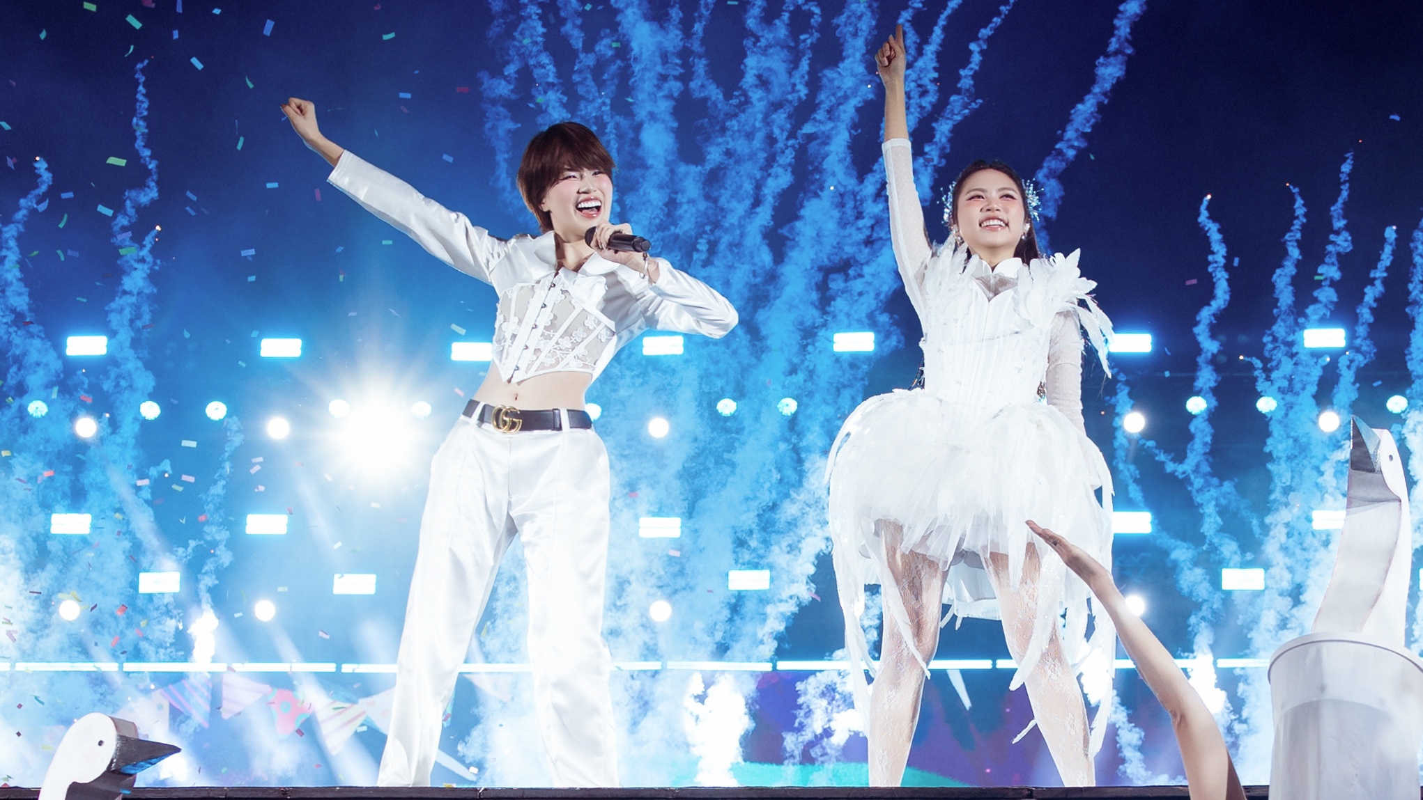 Phương Mỹ Chi, Pháo bùng nổ với mashup "Vũ trụ có anh - Ếch ngoài đáy giếng".