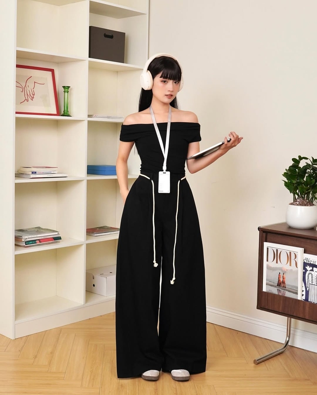Áo trễ vai mềm mại sánh đôi với sự phóng khoáng của quần ống rộng- Ảnh 2.