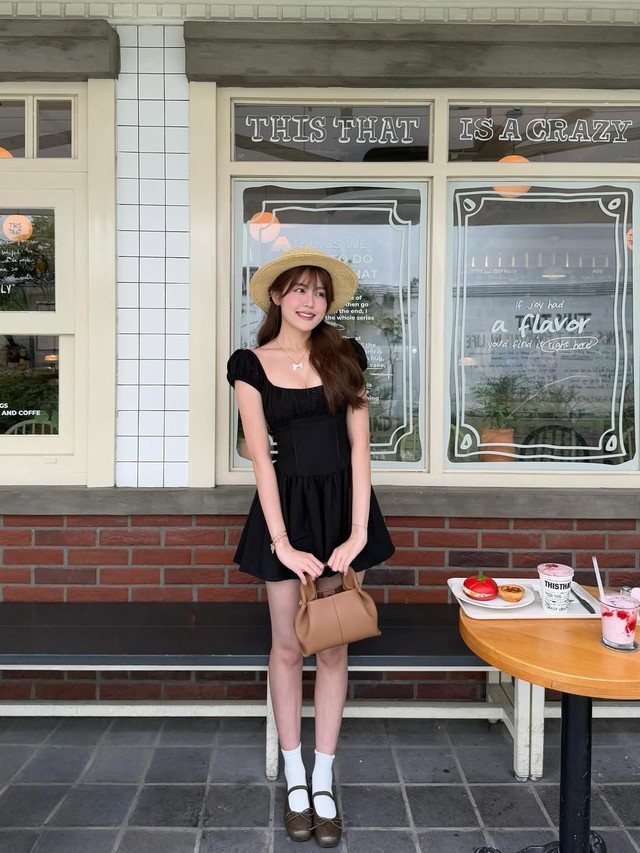 Váy liền thân và mũ cói vành rộng, khí chất nàng thơ- Ảnh 4. Váy liền thân và mũ cói vành rộng, khí chất nàng thơ- Ảnh 4.