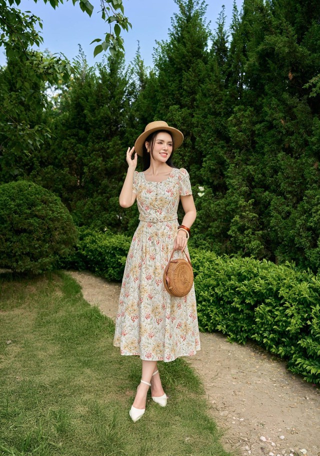 Váy liền thân và mũ cói vành rộng, khí chất nàng thơ- Ảnh 6. Váy liền thân và mũ cói vành rộng, khí chất nàng thơ- Ảnh 6.