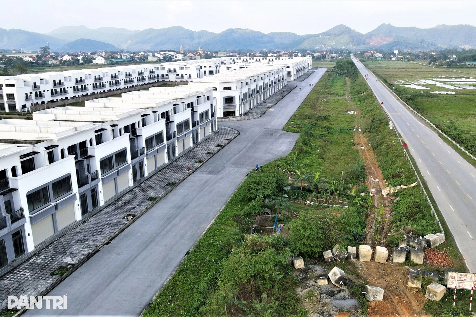 Khu đô thị 800 tỷ đồng giữa đất vàng rơi vào cảnh khó tin - 2