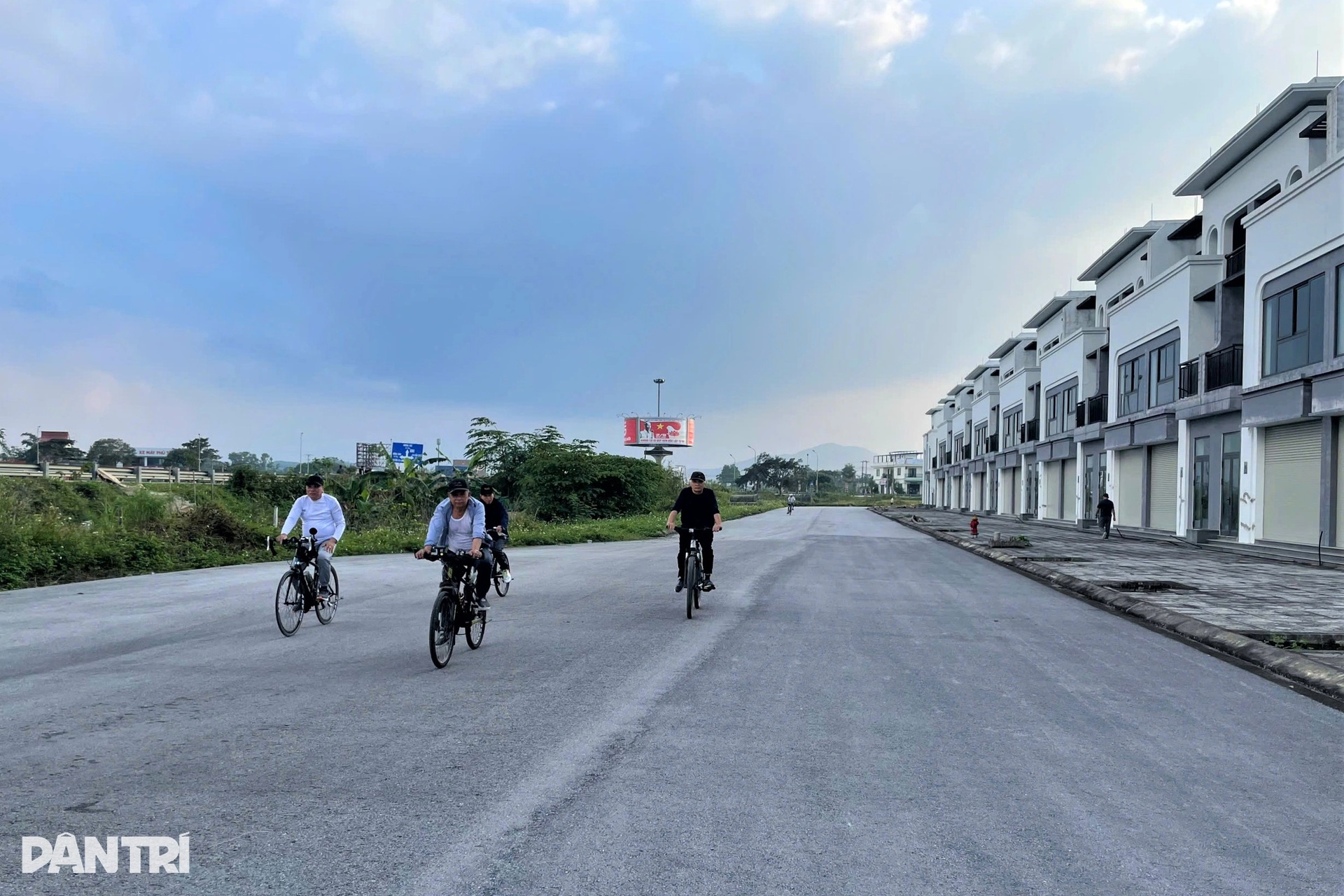 Khu đô thị 800 tỷ đồng giữa đất vàng rơi vào cảnh khó tin - 4