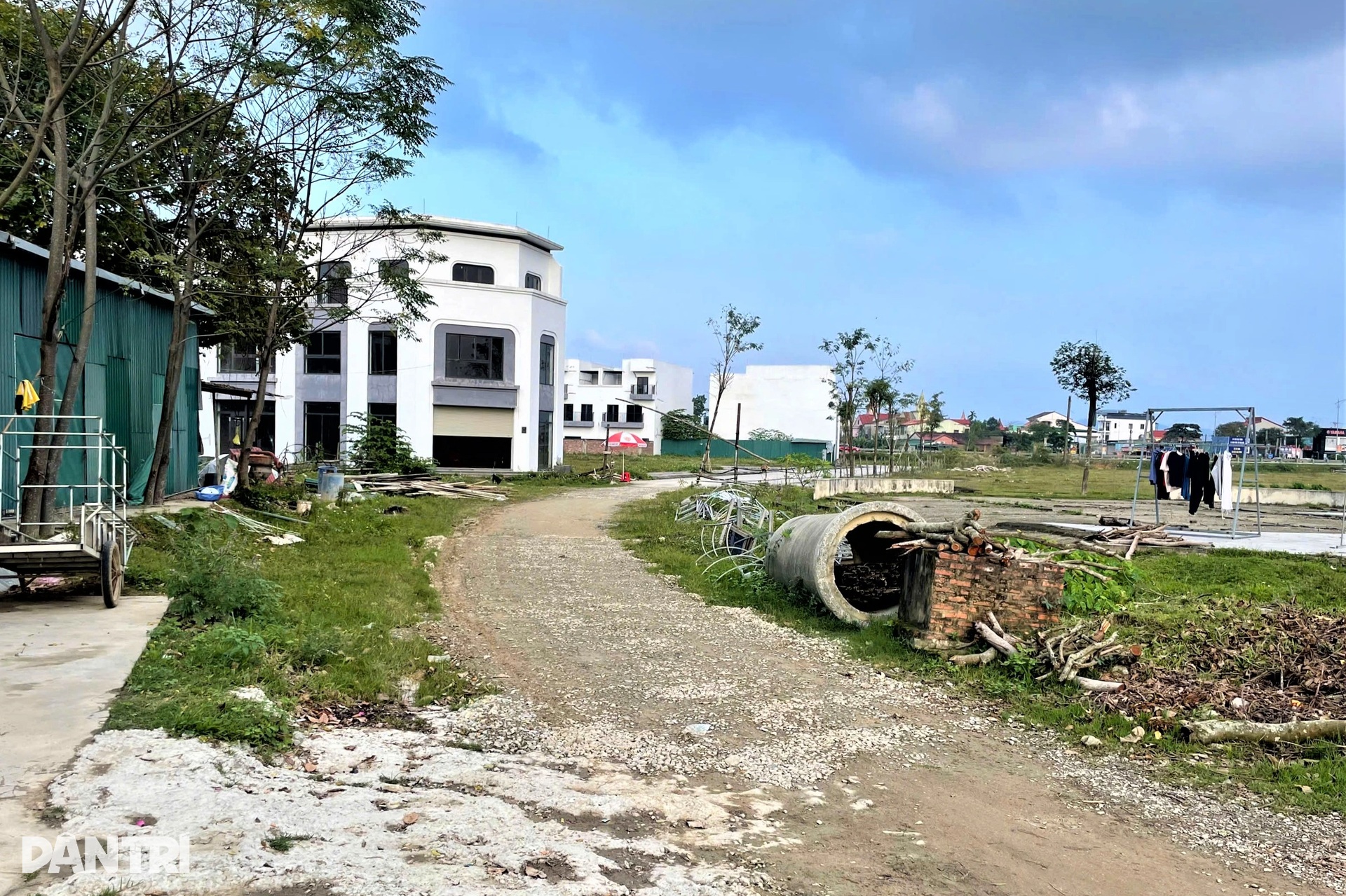 Khu đô thị 800 tỷ đồng giữa đất vàng rơi vào cảnh khó tin - 10