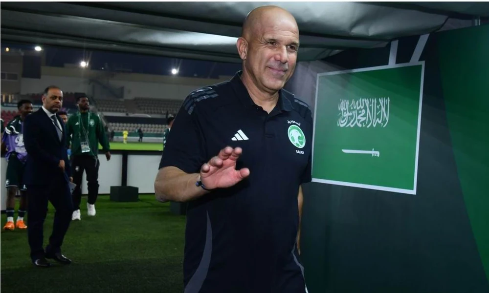 Nếu thua U-23 Việt Nam, có thể ghế HLV của Luigi Di Biagio... gãy? Ảnh: AFC Dan- em-Ronaldo- 2.jpg