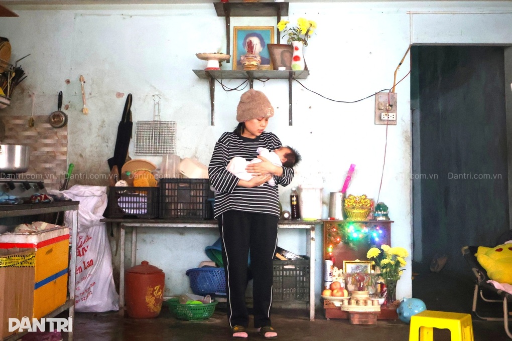 Bé 2 tuổi héo hon từng ngày vì bệnh, cha mẹ nghèo không tiền lo cho con - 3