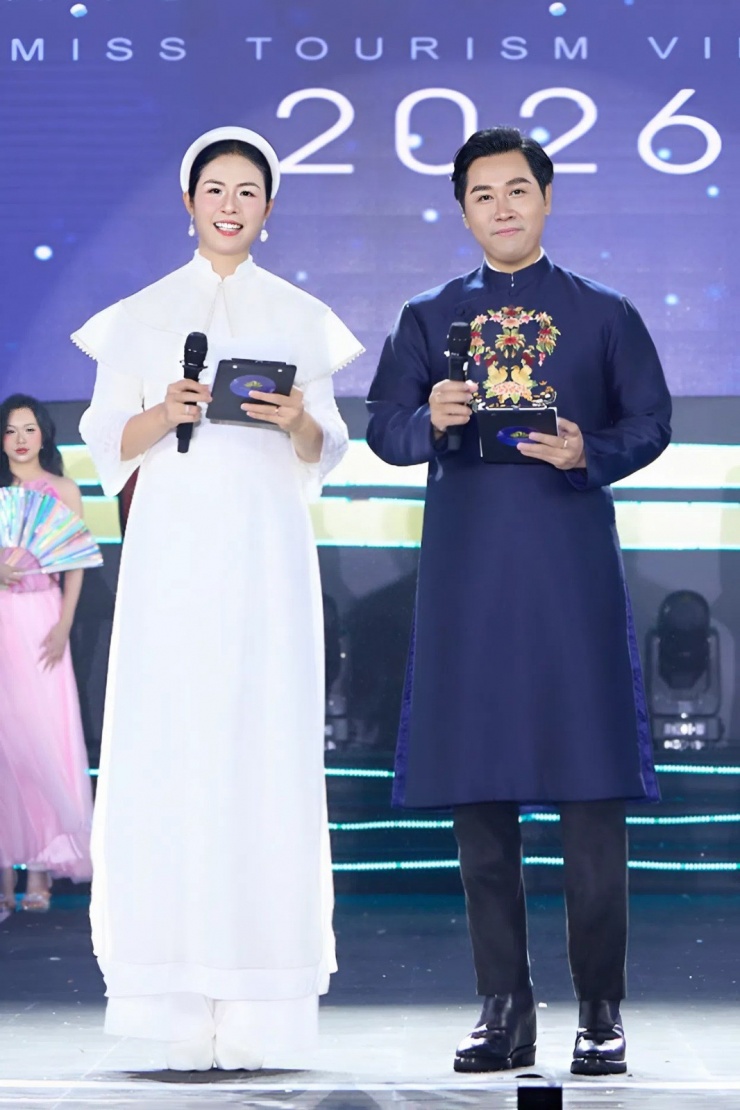 Hoa hậu Ngọc Hân và MC Nguyên Khang đảm nhiệm vai trò dẫn dắt chương trình.