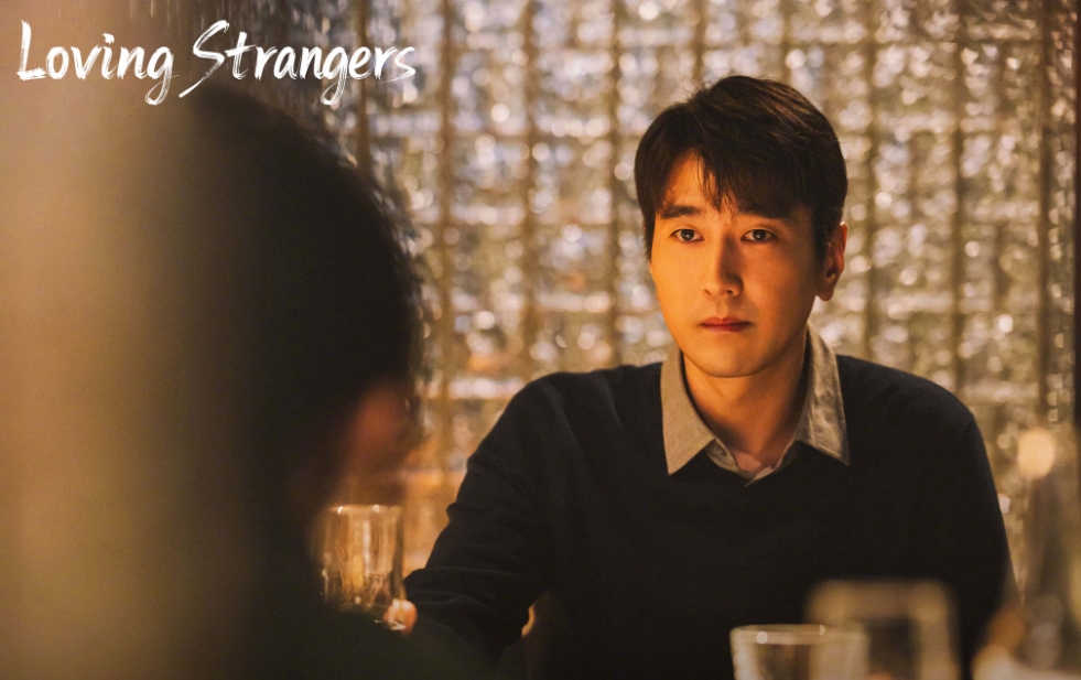 Ai tác hợp cho cặp đôi này đáng bị trừ lương 10 năm: Lệch nhau 17 tuổi quá lạc quẻ, đào đâu cho nổi chemistry- Ảnh 4. Ai tác hợp cho cặp đôi này đáng bị trừ lương 10 năm: Lệch nhau 17 tuổi quá lạc quẻ, đào đâu cho nổi chemistry- Ảnh 4.