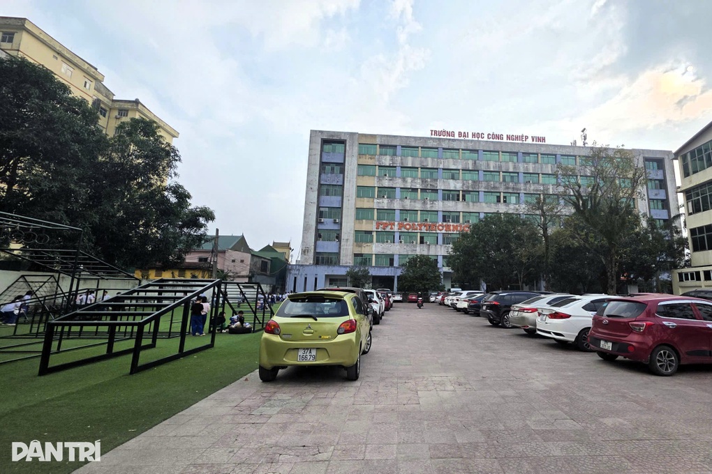 Hơn 1.000 học sinh, giáo viên khốn khổ vì trường mới còn “nằm trên giấy” - 2