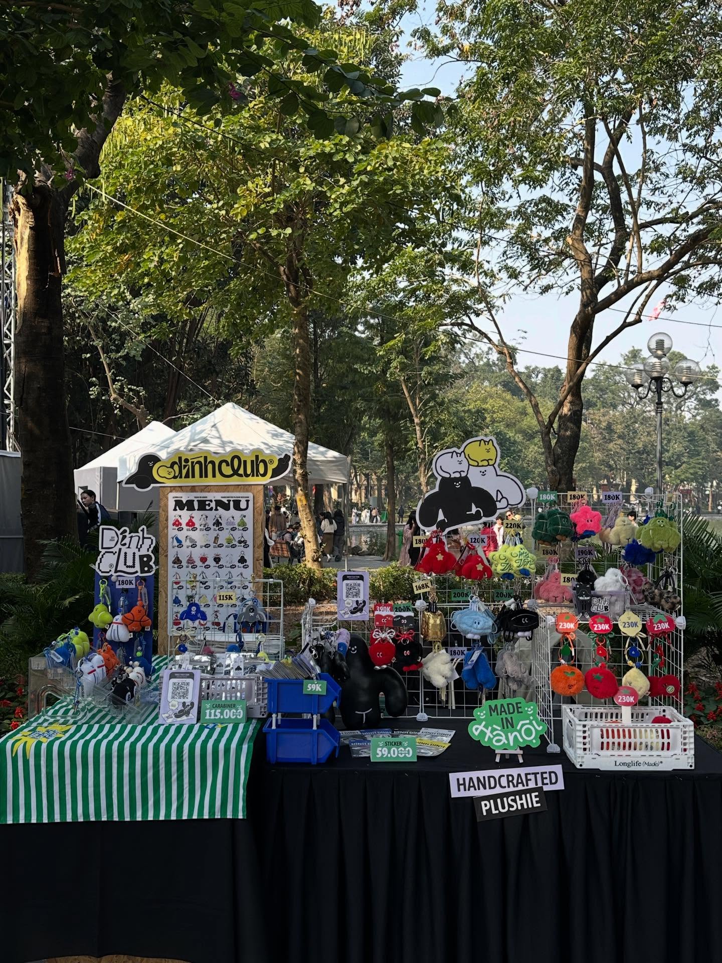 Lễ hội Thiết kế Sáng tạo Hà Nội 2026 tấp nập ngay hồ Hoàn Kiếm, giới trẻ hào hứng trải nghiệm gian hàng LG và loạt local brand siêu nghệ- Ảnh 9. Lễ hội Thiết kế Sáng tạo Hà Nội 2026 tấp nập ngay hồ Hoàn Kiếm, giới trẻ hào hứng trải nghiệm gian hàng LG và loạt local brand siêu nghệ- Ảnh 9.