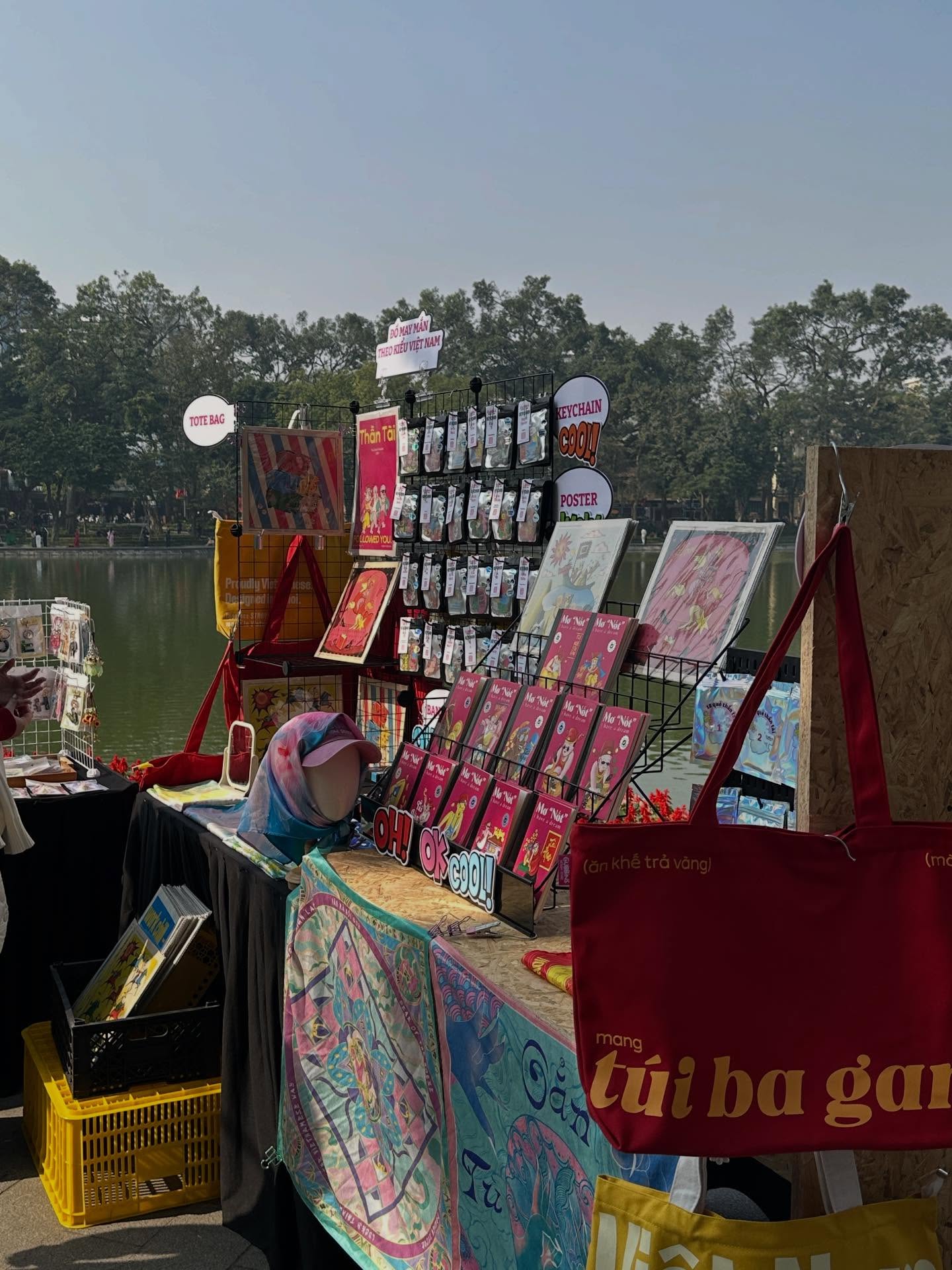 Lễ hội Thiết kế Sáng tạo Hà Nội 2026 tấp nập ngay hồ Hoàn Kiếm, giới trẻ hào hứng trải nghiệm gian hàng LG và loạt local brand siêu nghệ- Ảnh 11. Lễ hội Thiết kế Sáng tạo Hà Nội 2026 tấp nập ngay hồ Hoàn Kiếm, giới trẻ hào hứng trải nghiệm gian hàng LG và loạt local brand siêu nghệ- Ảnh 11.