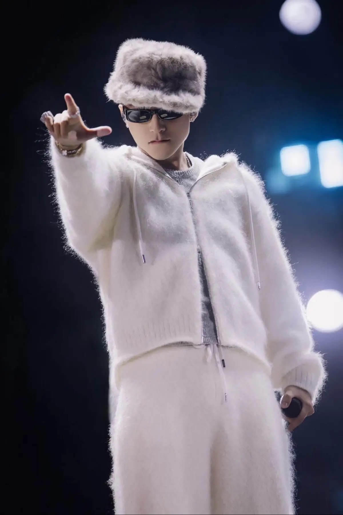 Khen cho tạo hình mới của Sơn Tùng: Vừa bảnh vừa “láo” thế này quá mê rồi!- Ảnh 5.