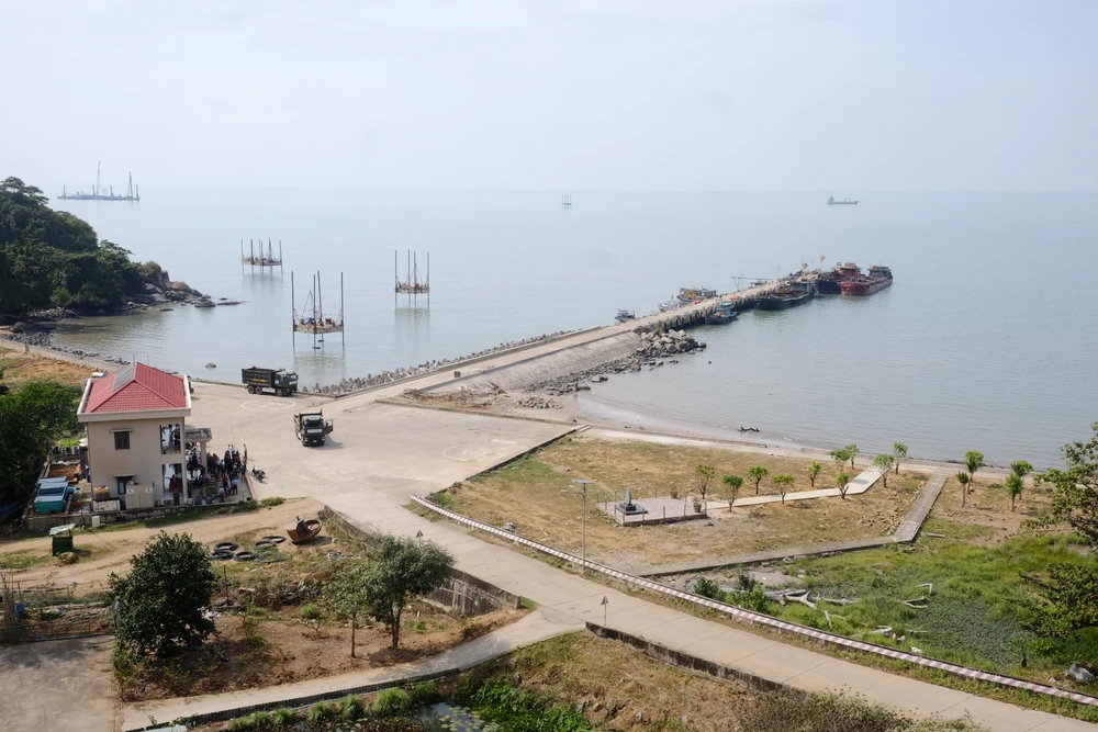 hòn khoai trạm radar 595.JPG