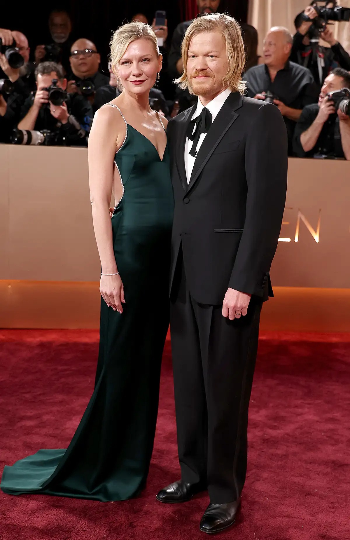 Siêu thảm đỏ Quả Cầu Vàng 2026: Lisa 