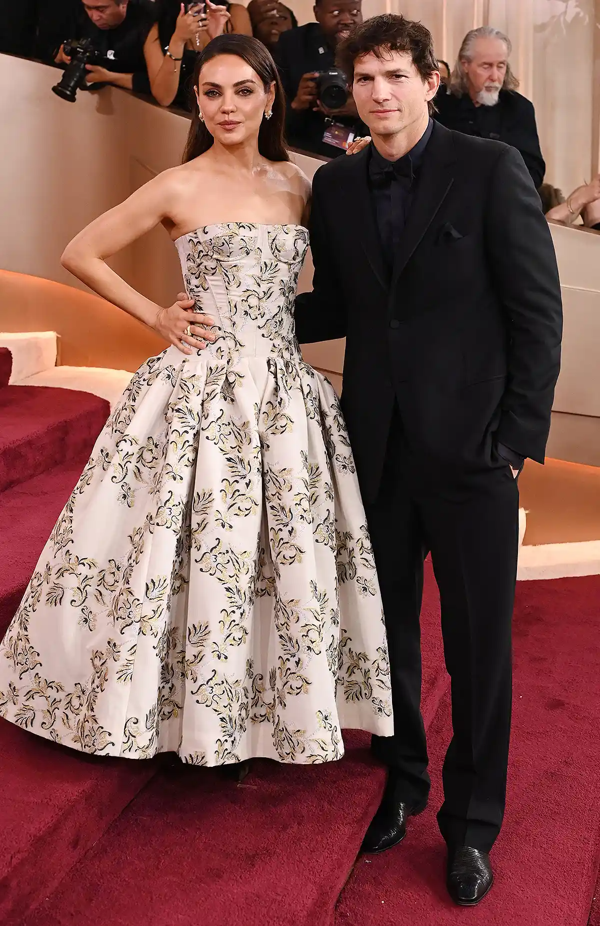 Siêu thảm đỏ Quả Cầu Vàng 2026: Lisa 