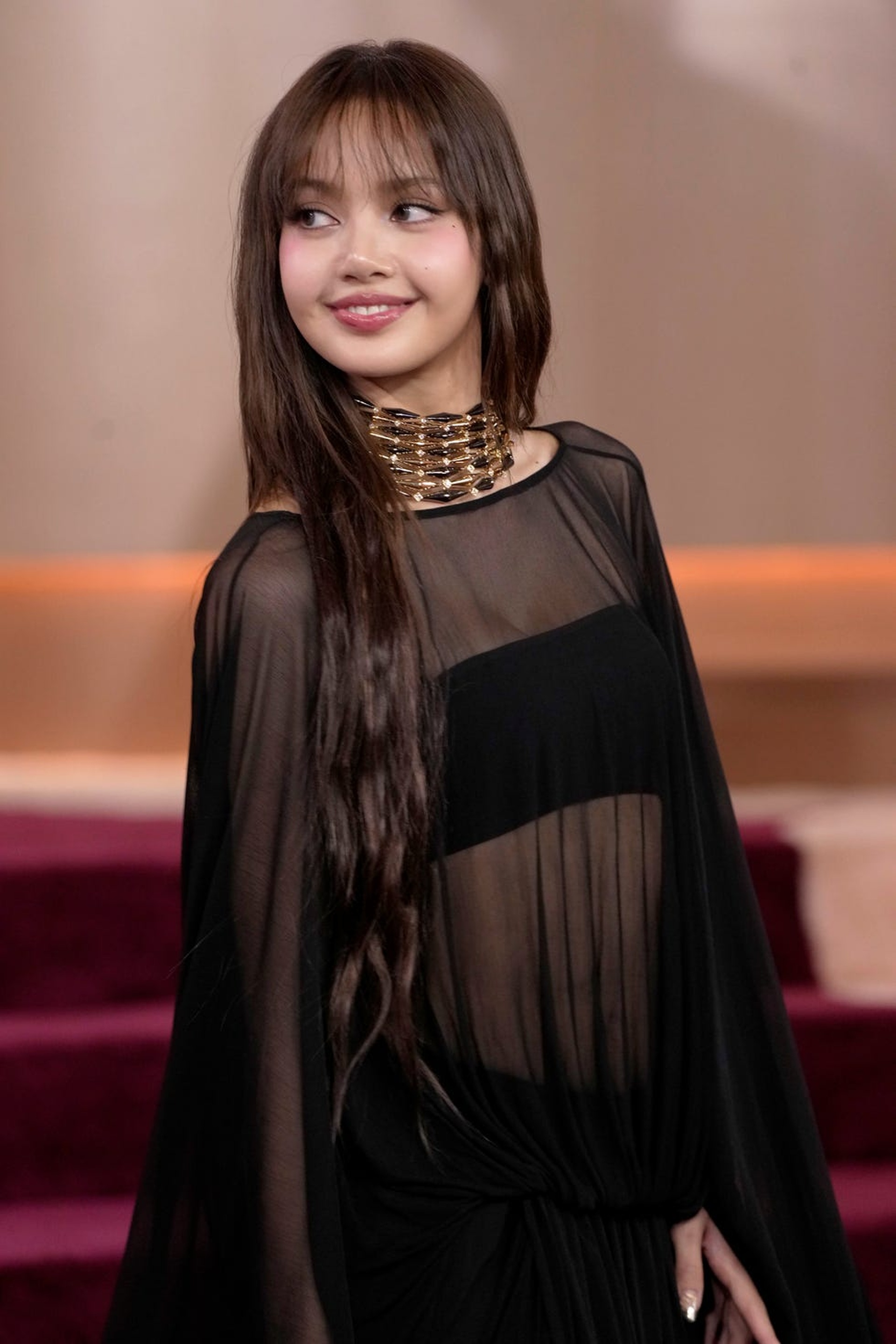 Lisa diện váy xuyên thấu trong lần đầu tham dự Quả cầu vàng - 2