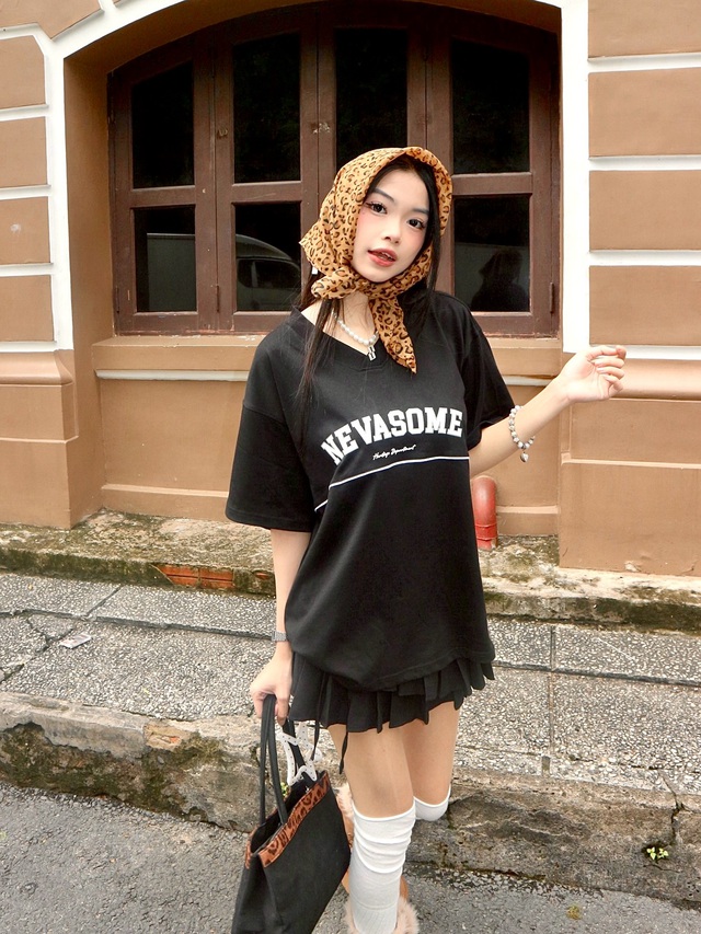 Tô điểm cho phong cách thường nhật với áo và khăn bandana- Ảnh 5.