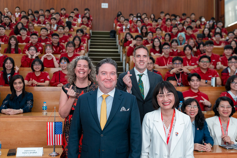 Đại sứ Mỹ Marc Knapper và những dấu ấn đặc biệt tại Việt Nam - Ảnh 6. Đại sứ Mỹ Marc Knapper và những dấu ấn đặc biệt tại Việt Nam - Ảnh 6.