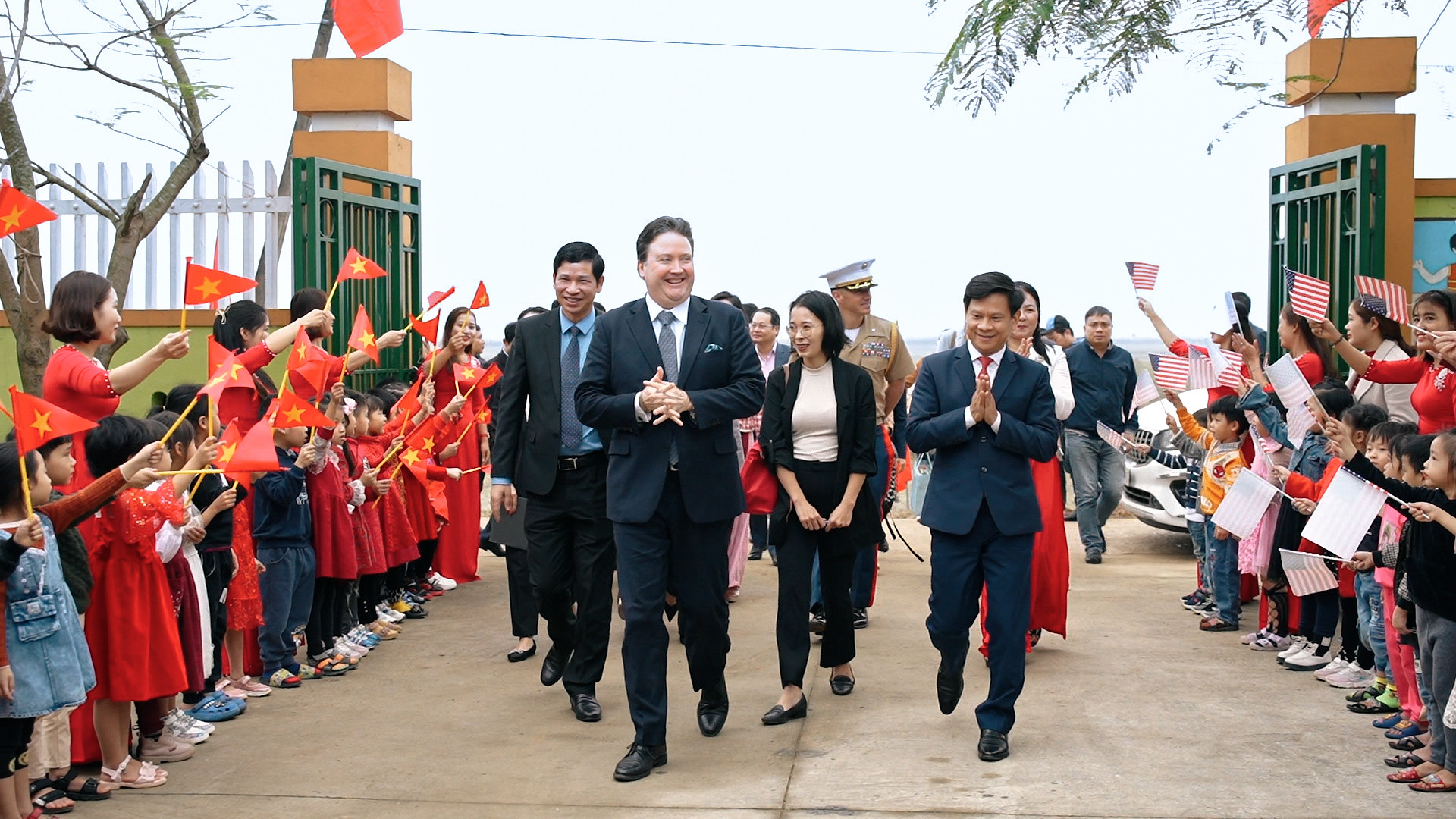 Đại sứ Mỹ Marc Knapper và những dấu ấn đặc biệt tại Việt Nam - Ảnh 19. Đại sứ Mỹ Marc Knapper và những dấu ấn đặc biệt tại Việt Nam - Ảnh 19.