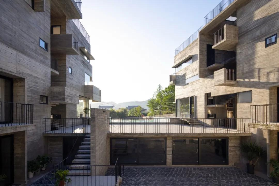 Dốc sạch 6,5 tỷ tiền tiết kiệm, hai chị em trung niên xây nhà ở quê cho 8 người sống chung khi về già- Ảnh 2.