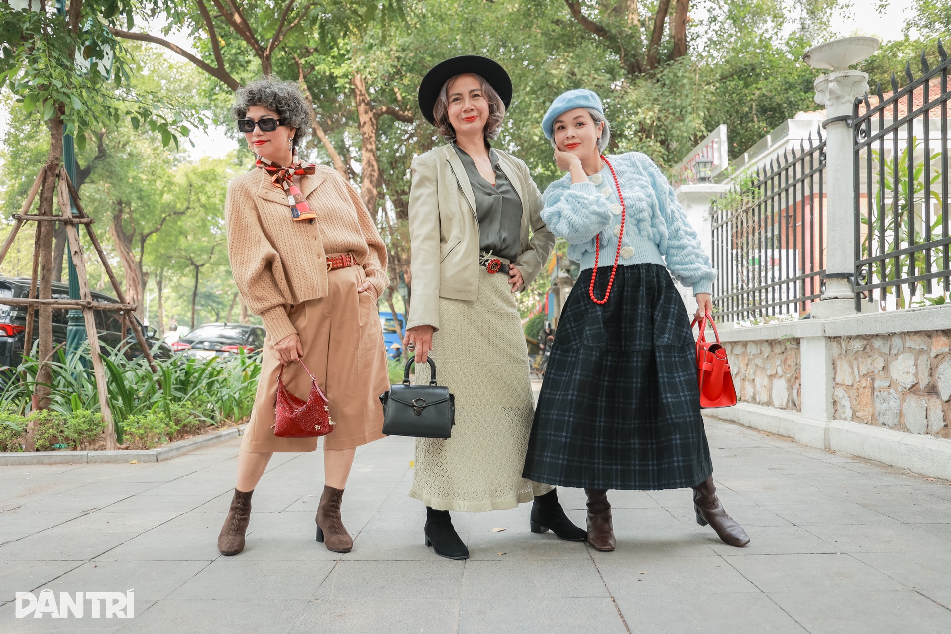 Cách quý cô trung niên Hà Nội ăn gian tuổi qua trang phục - 2