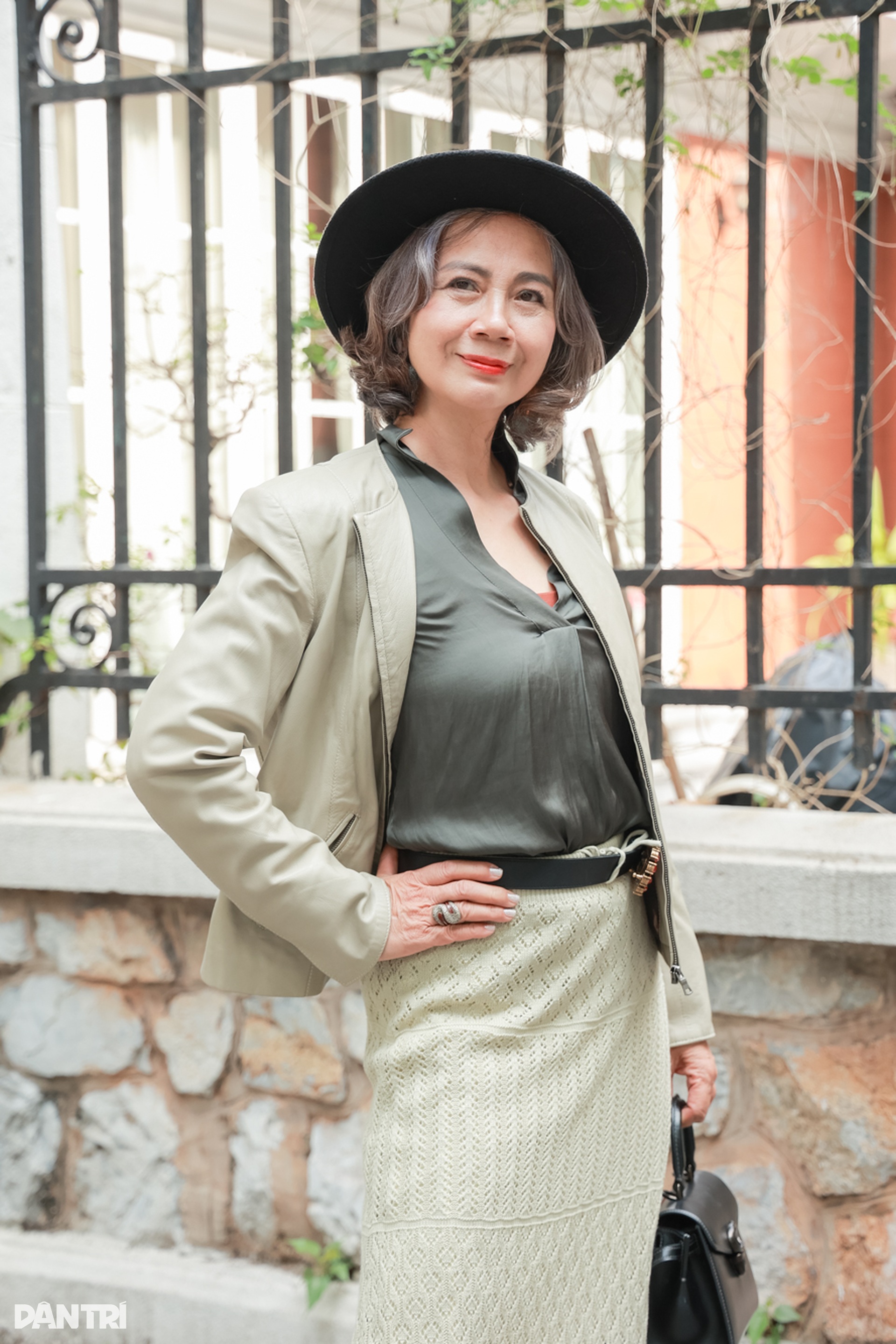 Cách quý cô trung niên Hà Nội ăn gian tuổi qua trang phục - 6