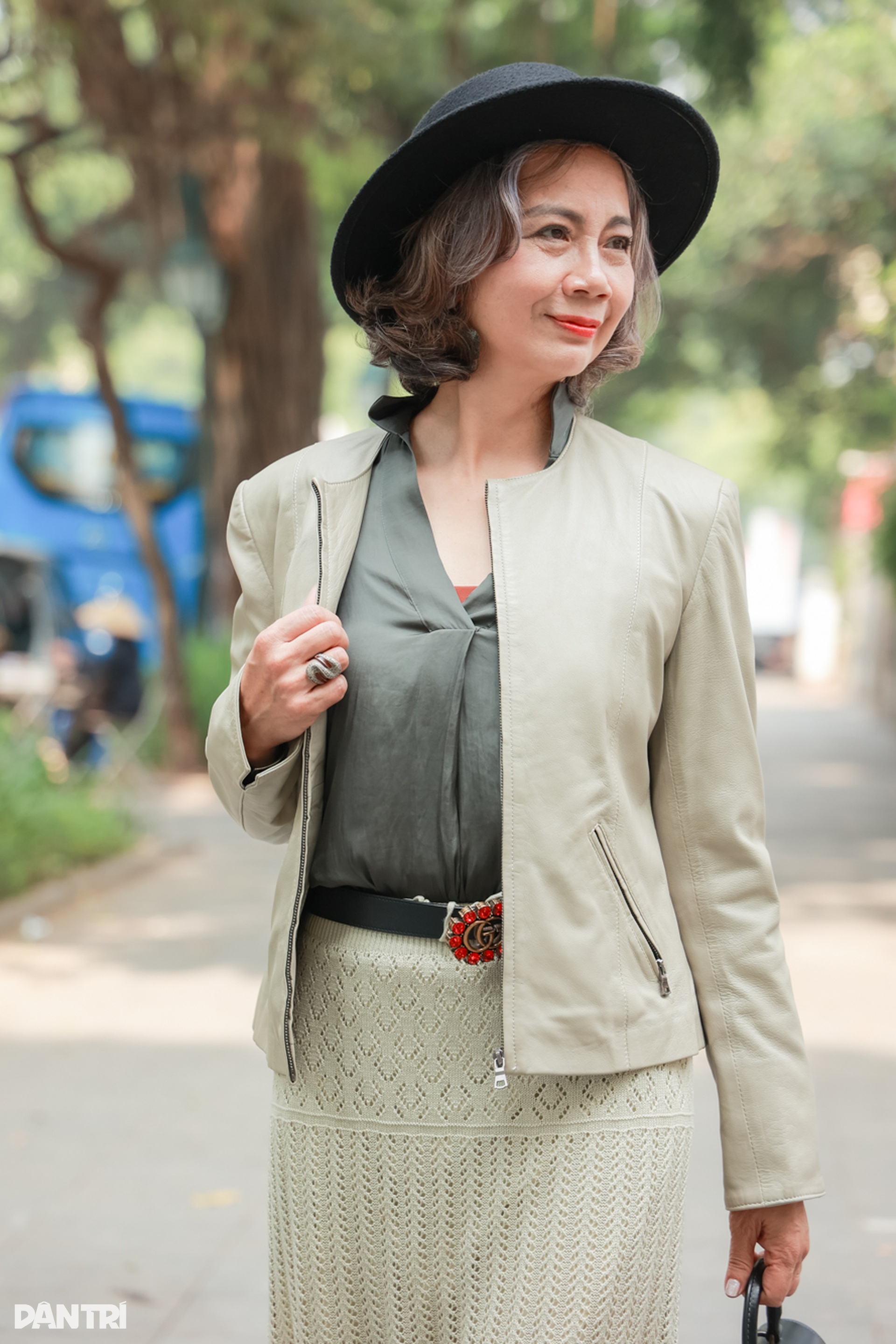 Cách quý cô trung niên Hà Nội ăn gian tuổi qua trang phục - 5