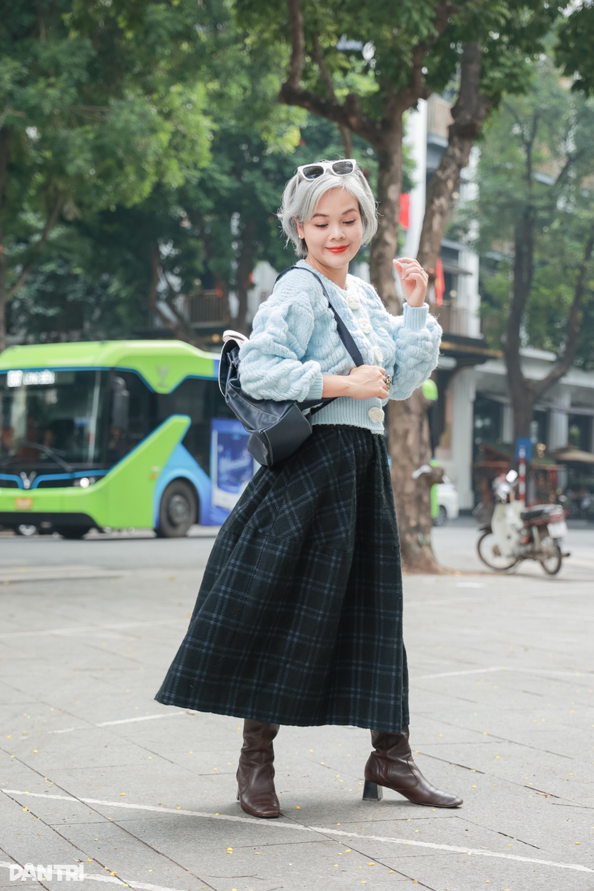 Cách quý cô trung niên Hà Nội ăn gian tuổi qua trang phục - 7