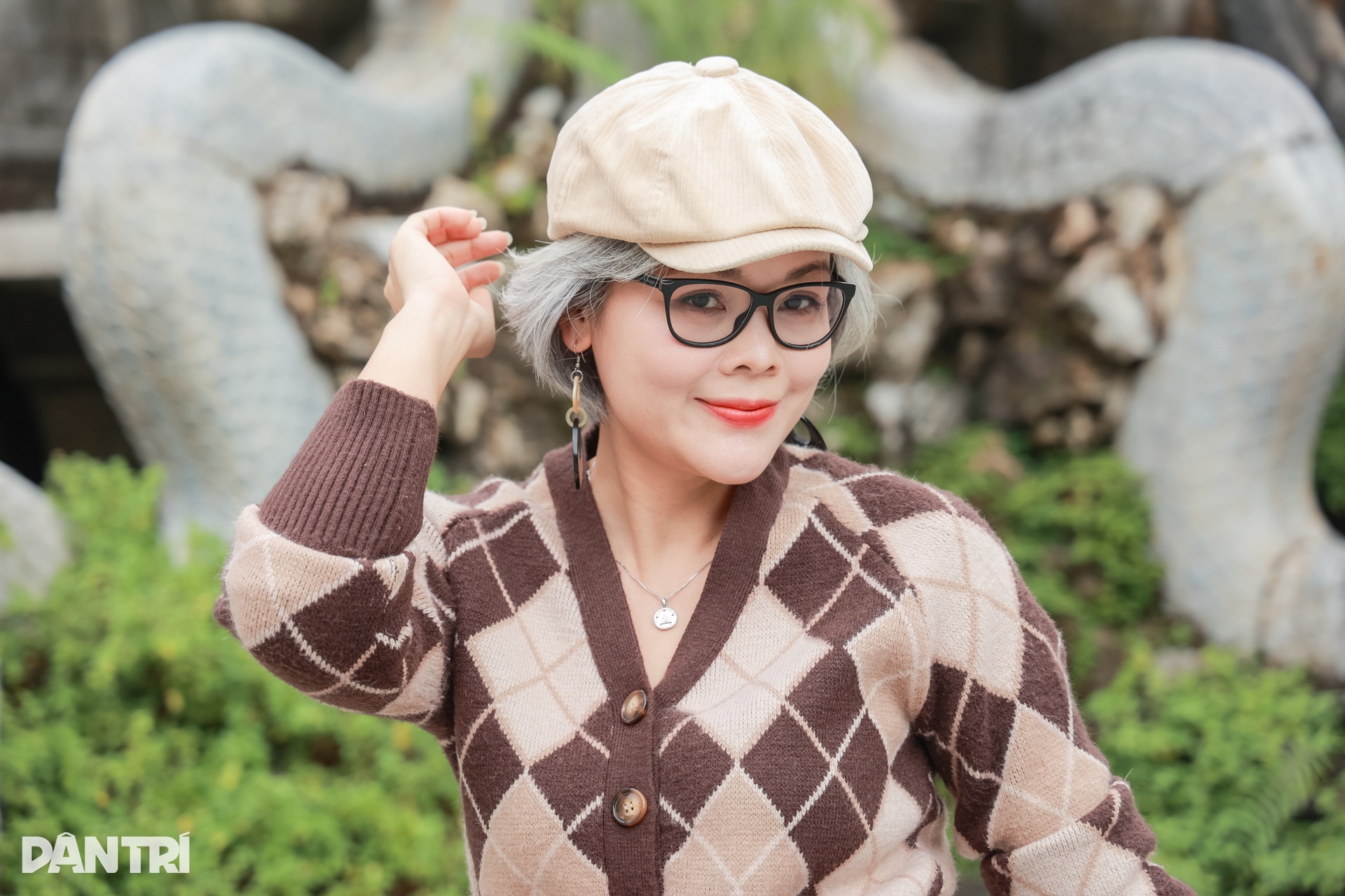 Cách quý cô trung niên Hà Nội ăn gian tuổi qua trang phục - 10