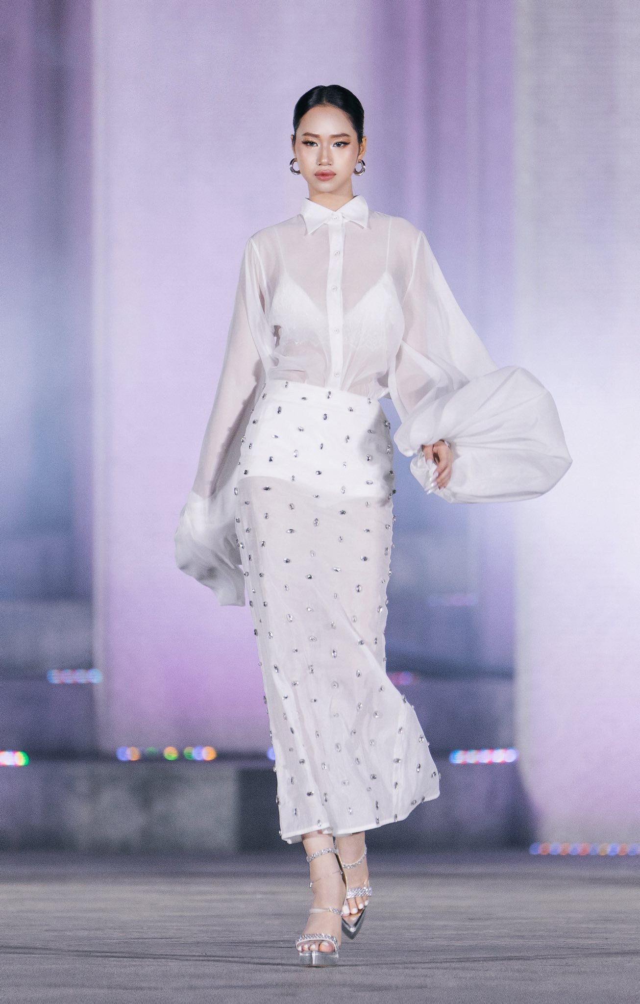 Minh Thi có nhiều tài lẻ, từng hai lần tham gia cuộc thi nhảy aerobic cấp thành phố, đạt huy chương vàng, bạc, đồng. Cô từng là thành viên, đại biểu tham dự Đại hội đại biểu Hội Sinh viên Việt Nam.