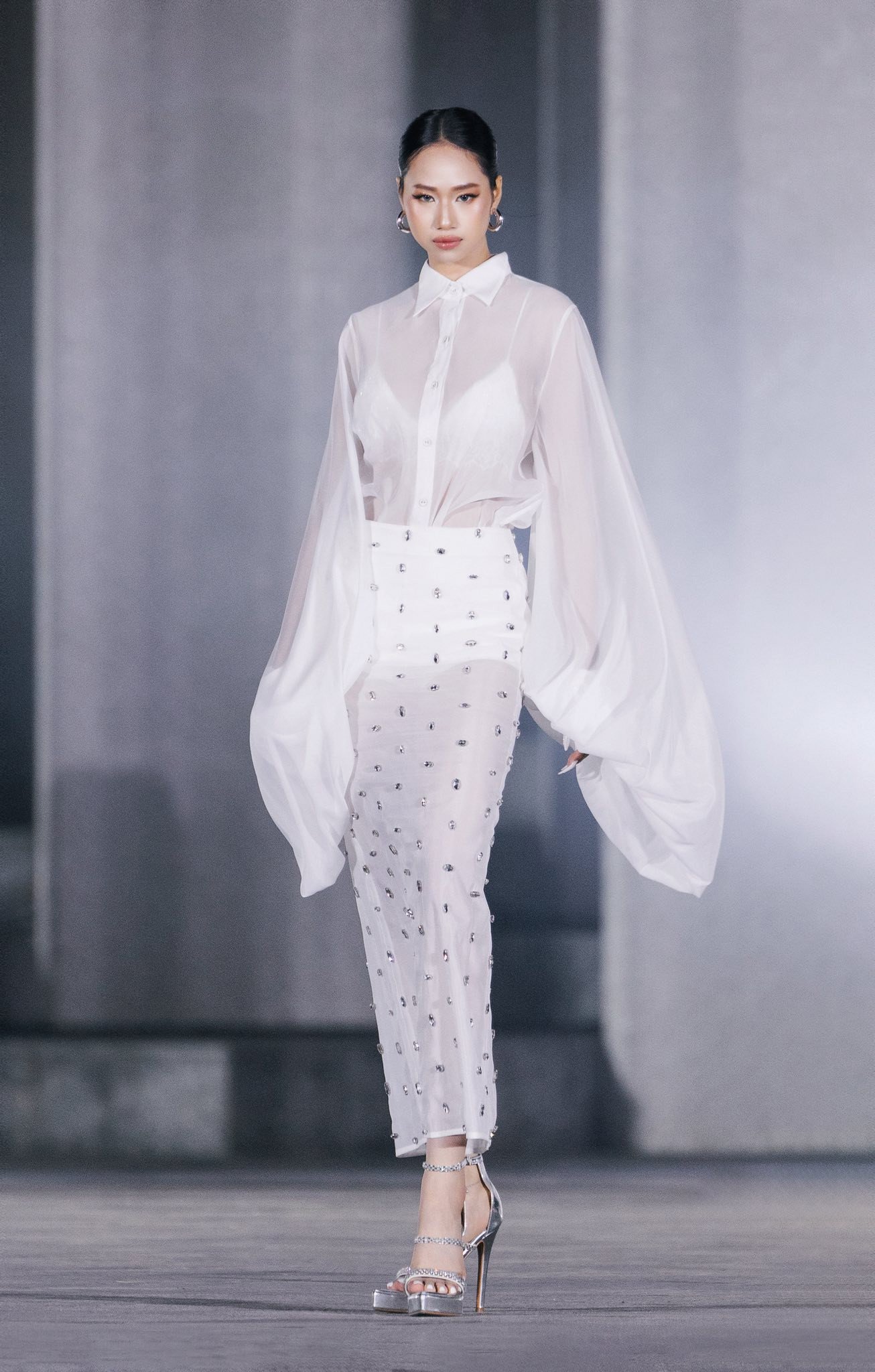 Minh Thi có nhiều tài lẻ, từng hai lần tham gia cuộc thi nhảy aerobic cấp thành phố, đạt huy chương vàng, bạc, đồng. Cô từng là thành viên, đại biểu tham dự Đại hội đại biểu Hội Sinh viên Việt Nam.