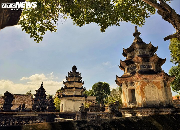 Vẻ đẹp chùa Thập Tháp, cổ tự gần 350 năm trên nền kinh đô Đồ Bàn xưa 13 Chùa Thập Tháp không chỉ là công trình tôn giáo, mà còn là nơi lưu giữ bản sắc của vùng đất cố đô Đồ Bàn xưa.