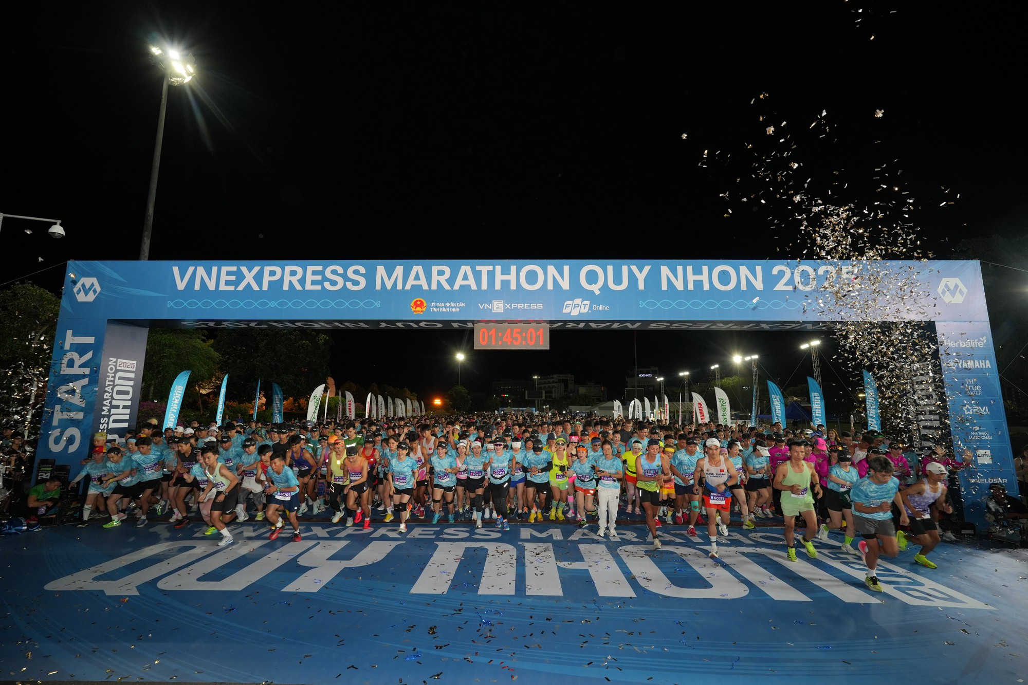 Khoảnh khắc đáng nhớ của các runner cùng Yamaha tại VnExpress Marathon Quy Nhơn 2025- Ảnh 2.